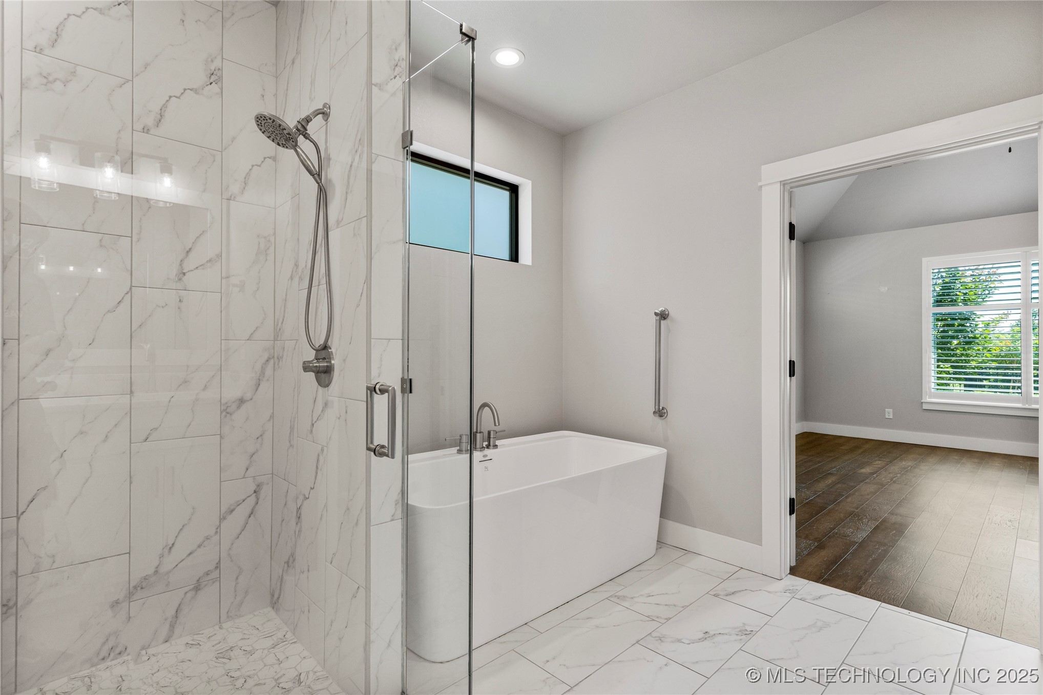 8505 S Phoenix Avenue Property Photo 47