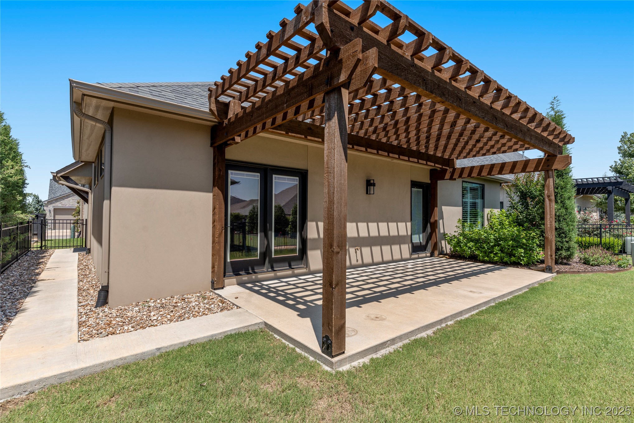 8505 S Phoenix Avenue Property Photo 53