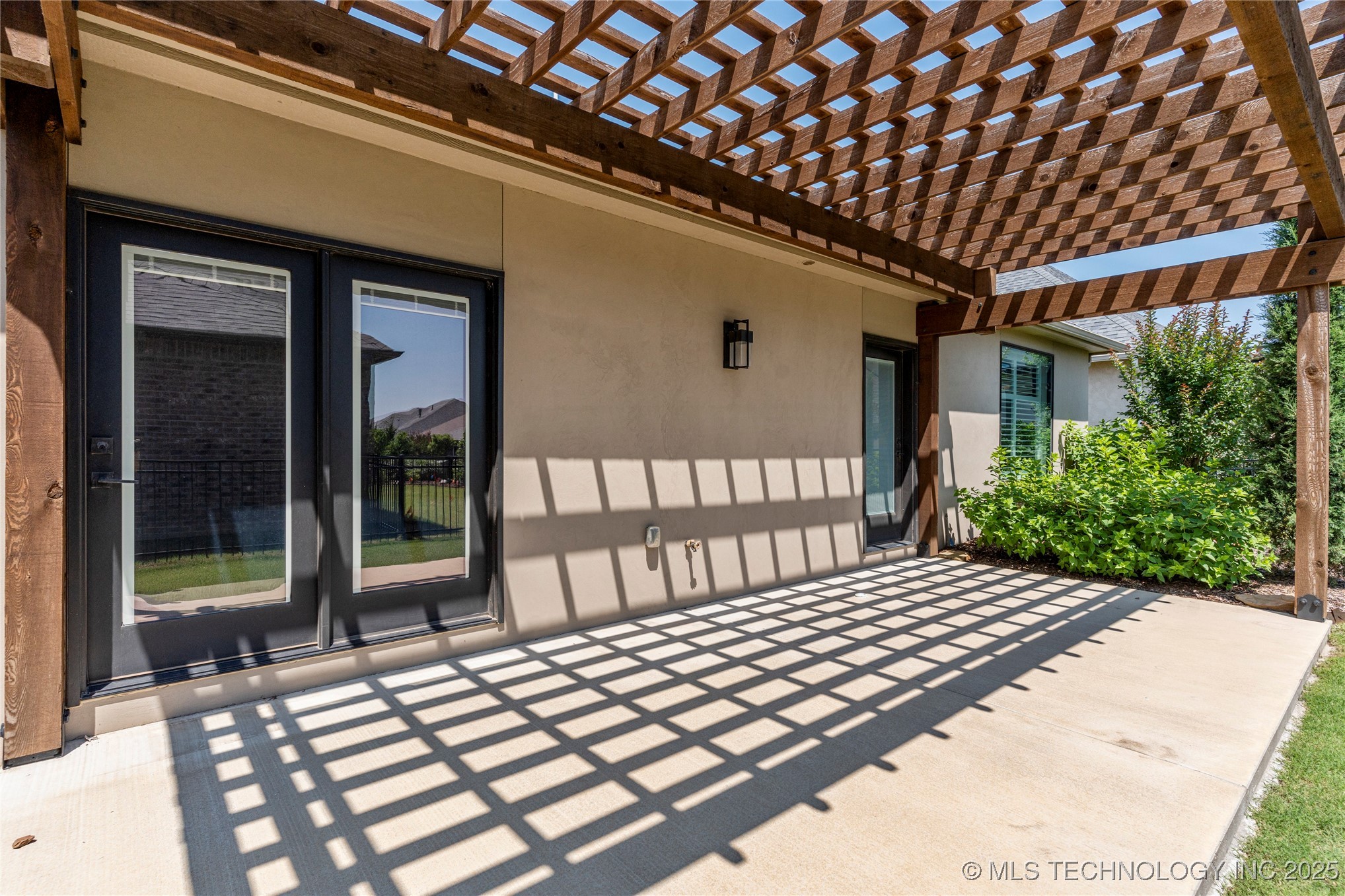 8505 S Phoenix Avenue Property Photo 54