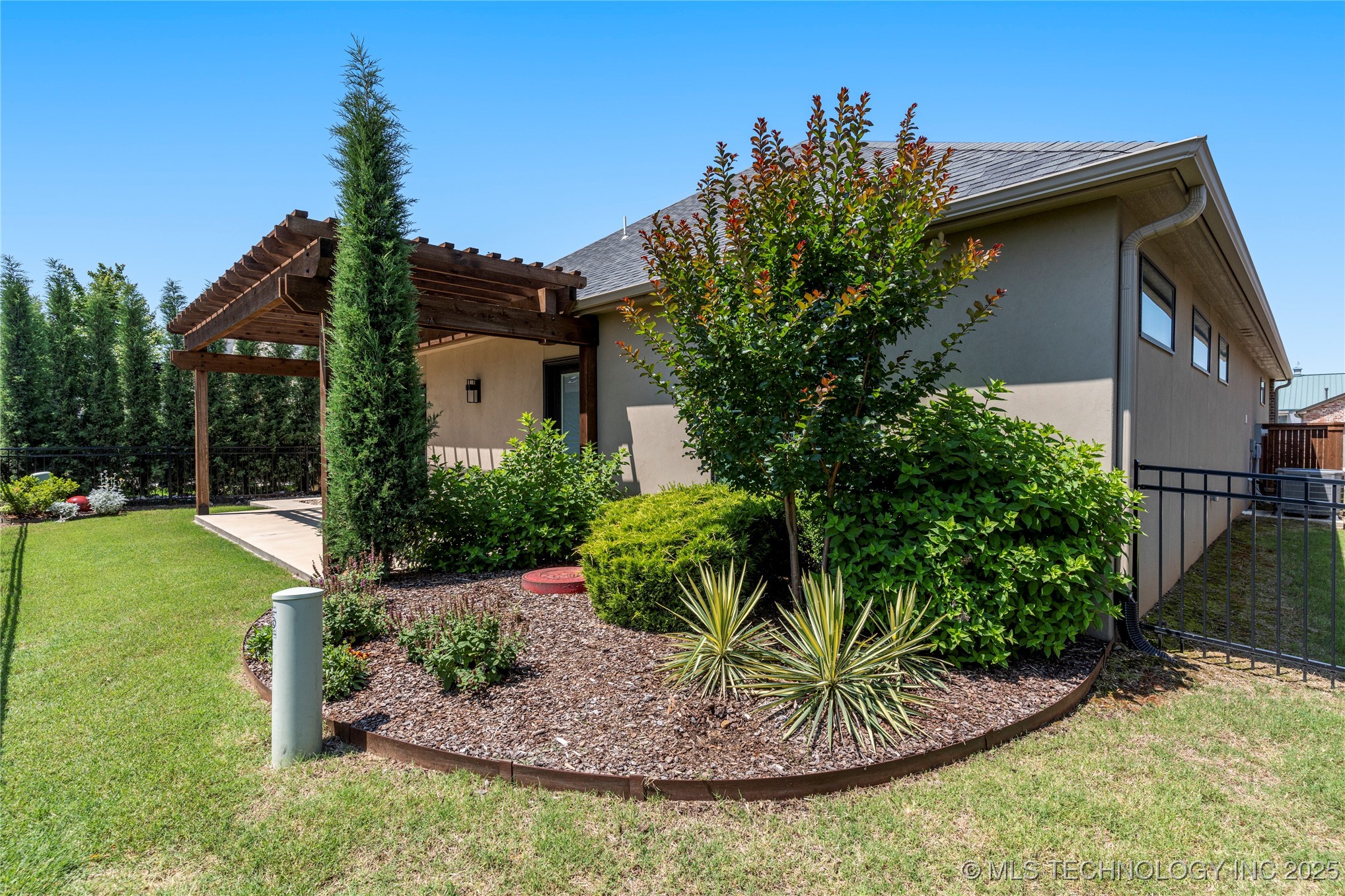 8505 S Phoenix Avenue Property Photo 55