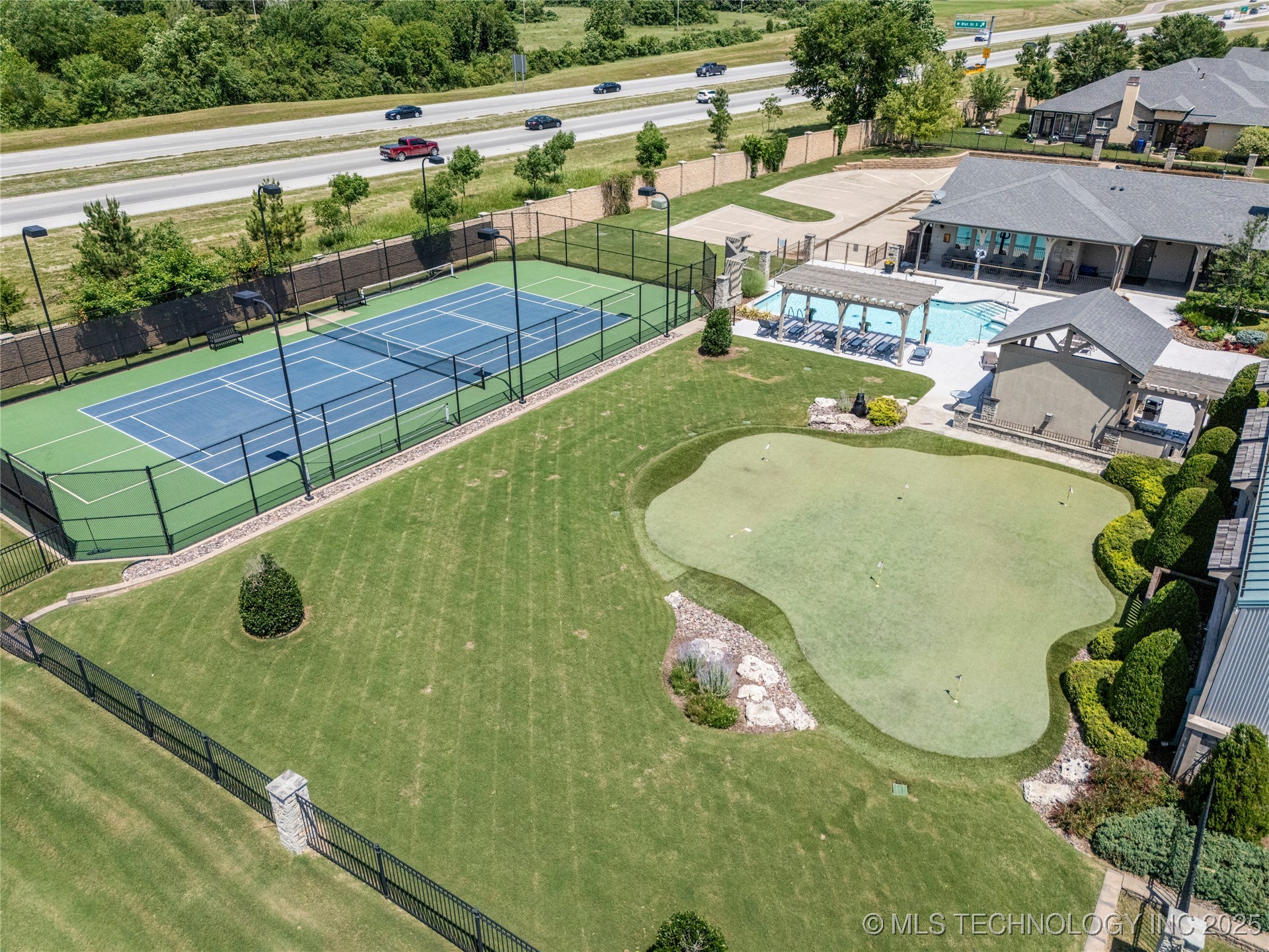 8505 S Phoenix Avenue Property Photo 60