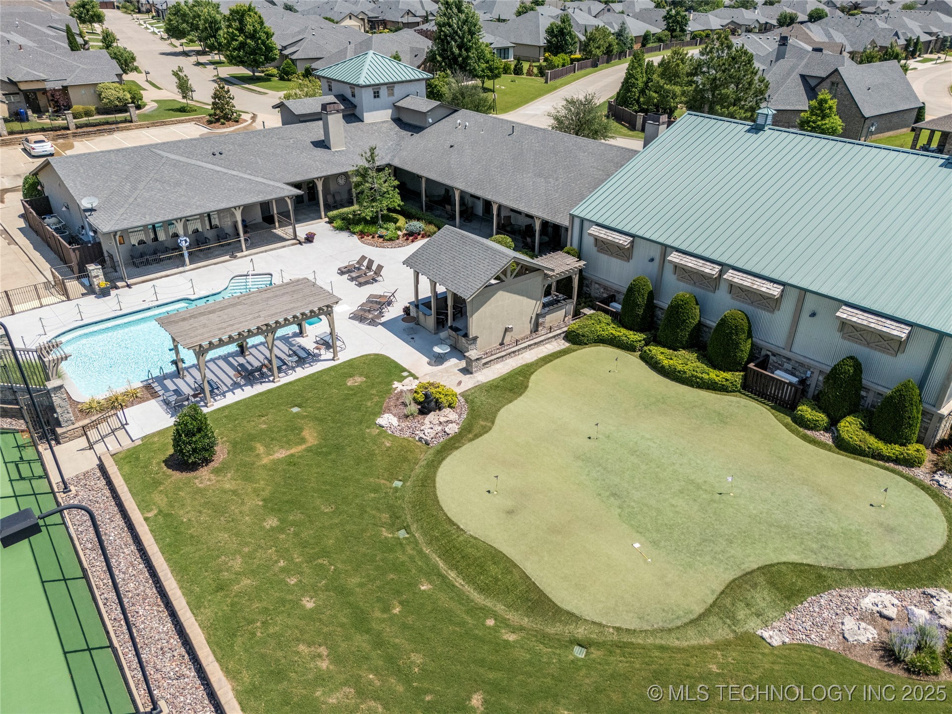 8505 S Phoenix Avenue Property Photo 61