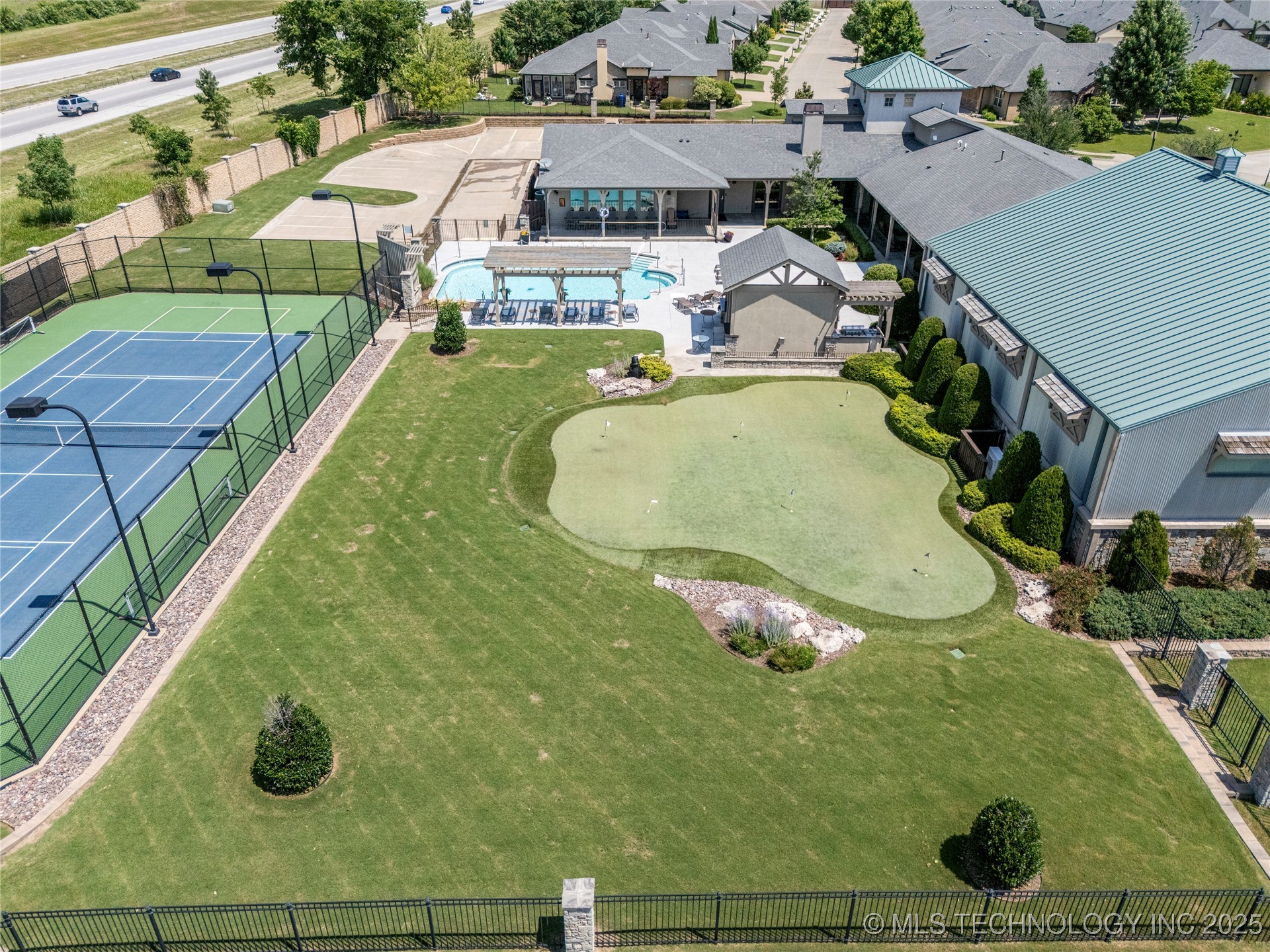 8505 S Phoenix Avenue Property Photo 62