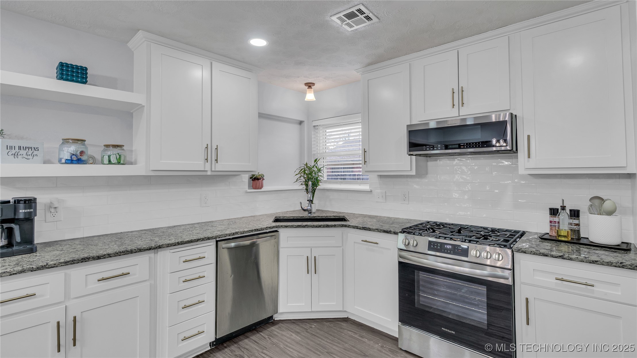 10108 E 28th Street Property Photo 5