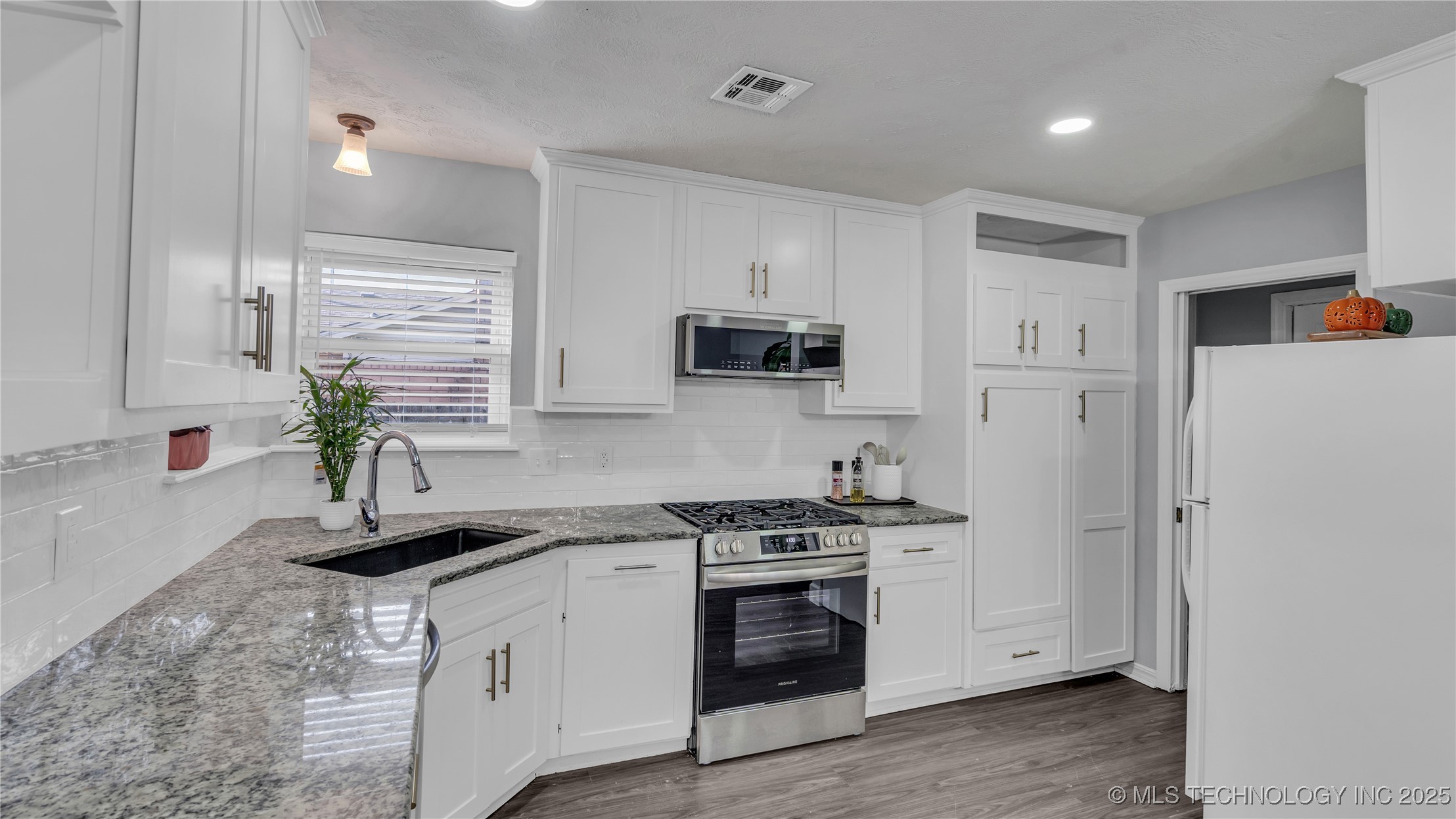 10108 E 28th Street Property Photo 6