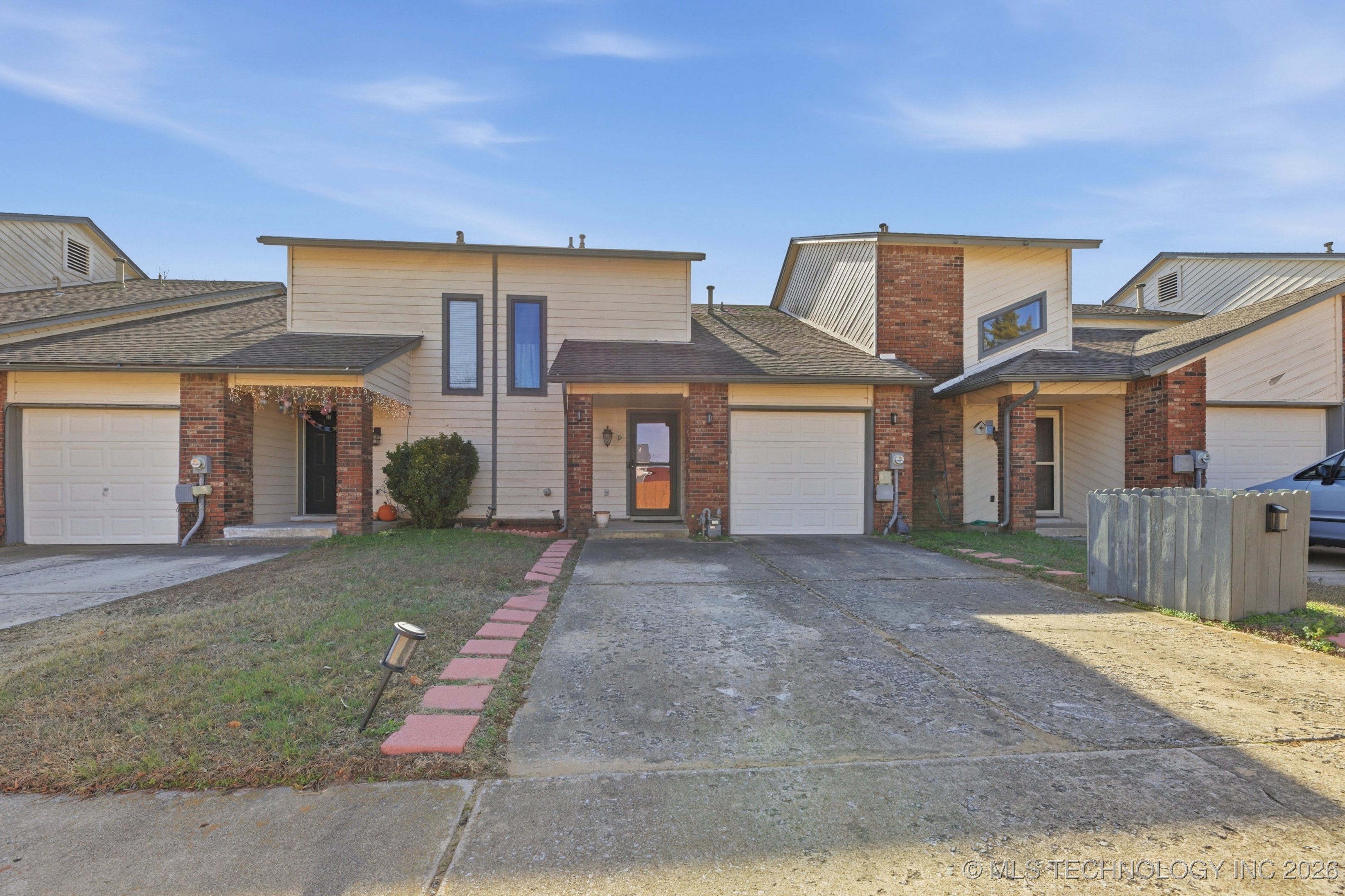 549 N Elm Street Property Photo 1