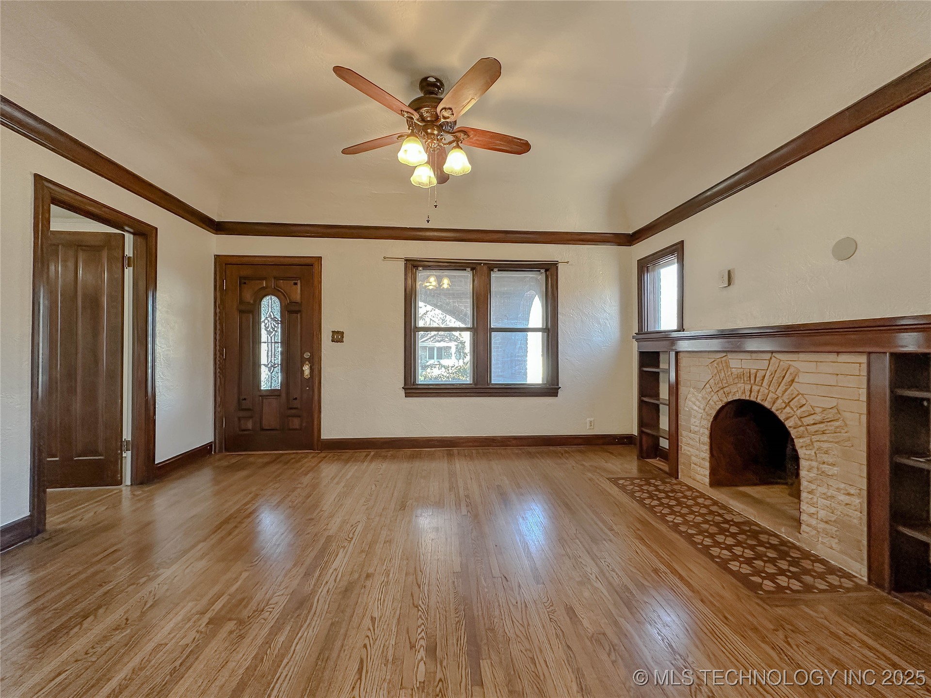 4724 E 3rd Street Property Photo 4