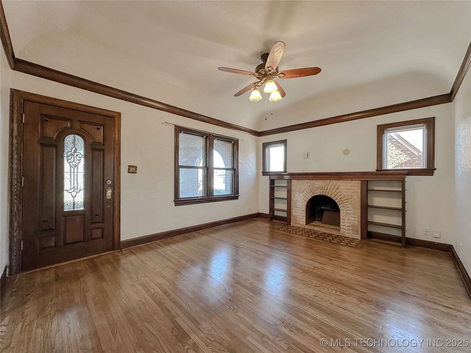 4724 E 3rd Street Property Photo 5