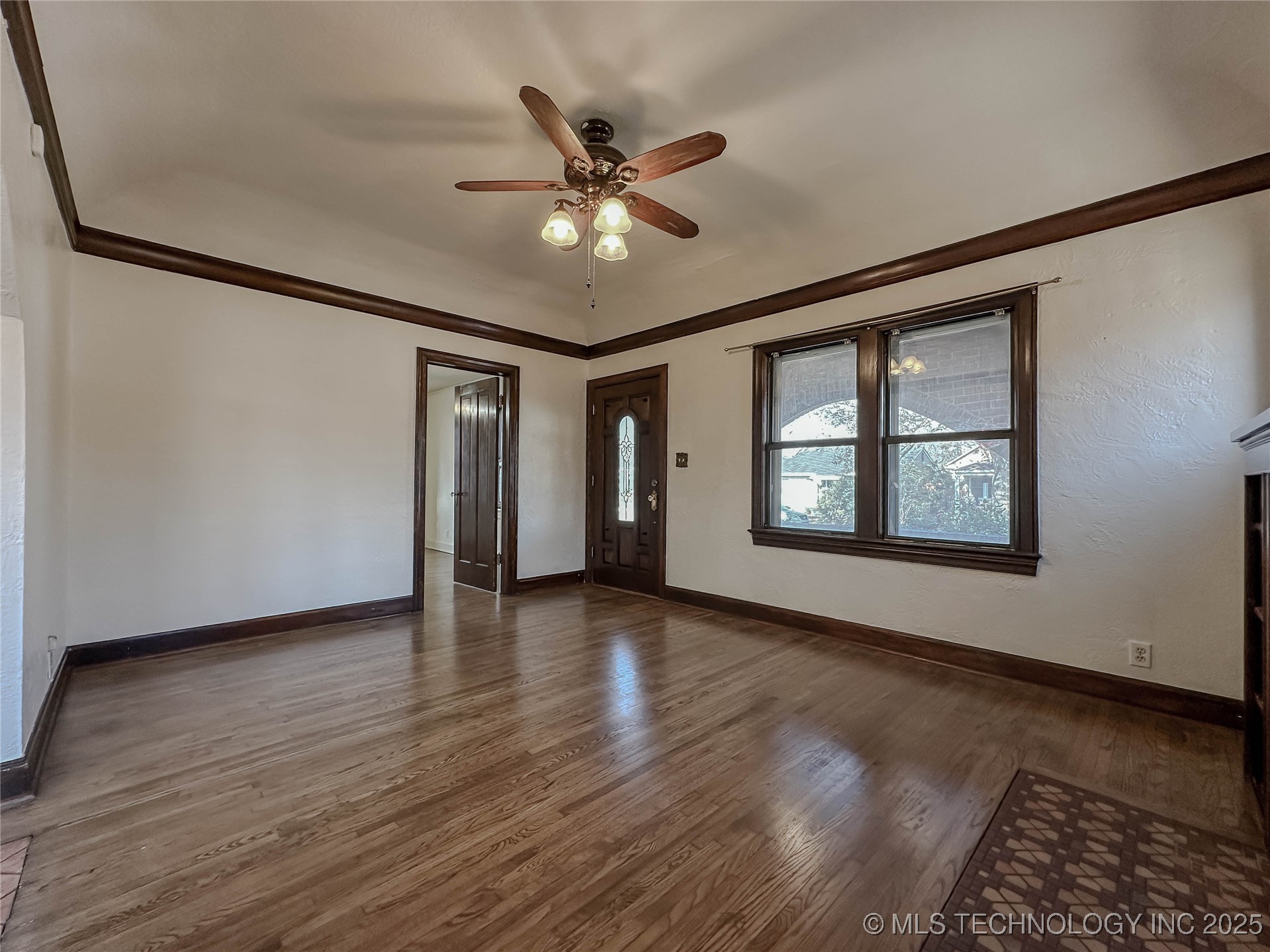 4724 E 3rd Street Property Photo 8