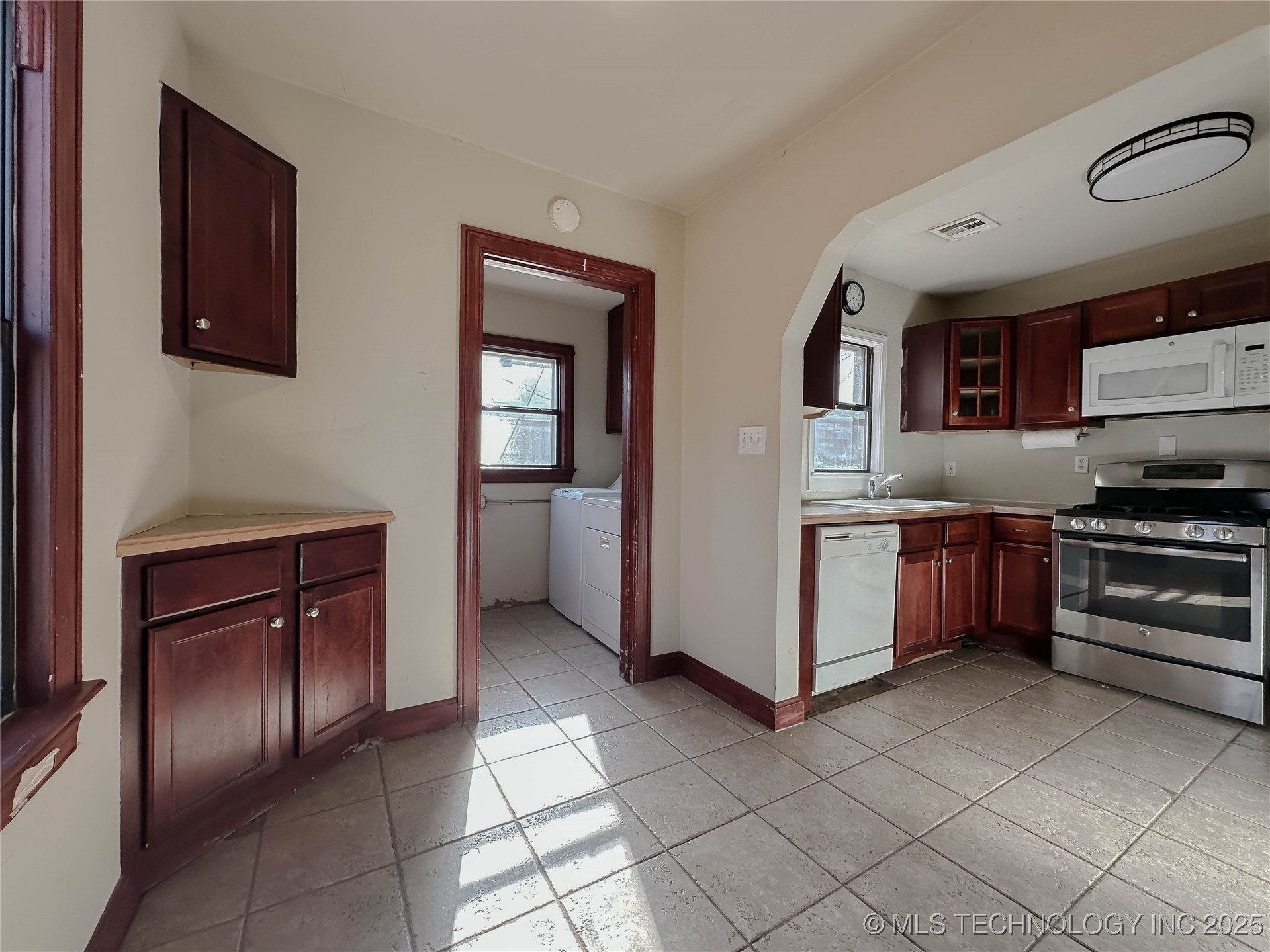 4724 E 3rd Street Property Photo 13