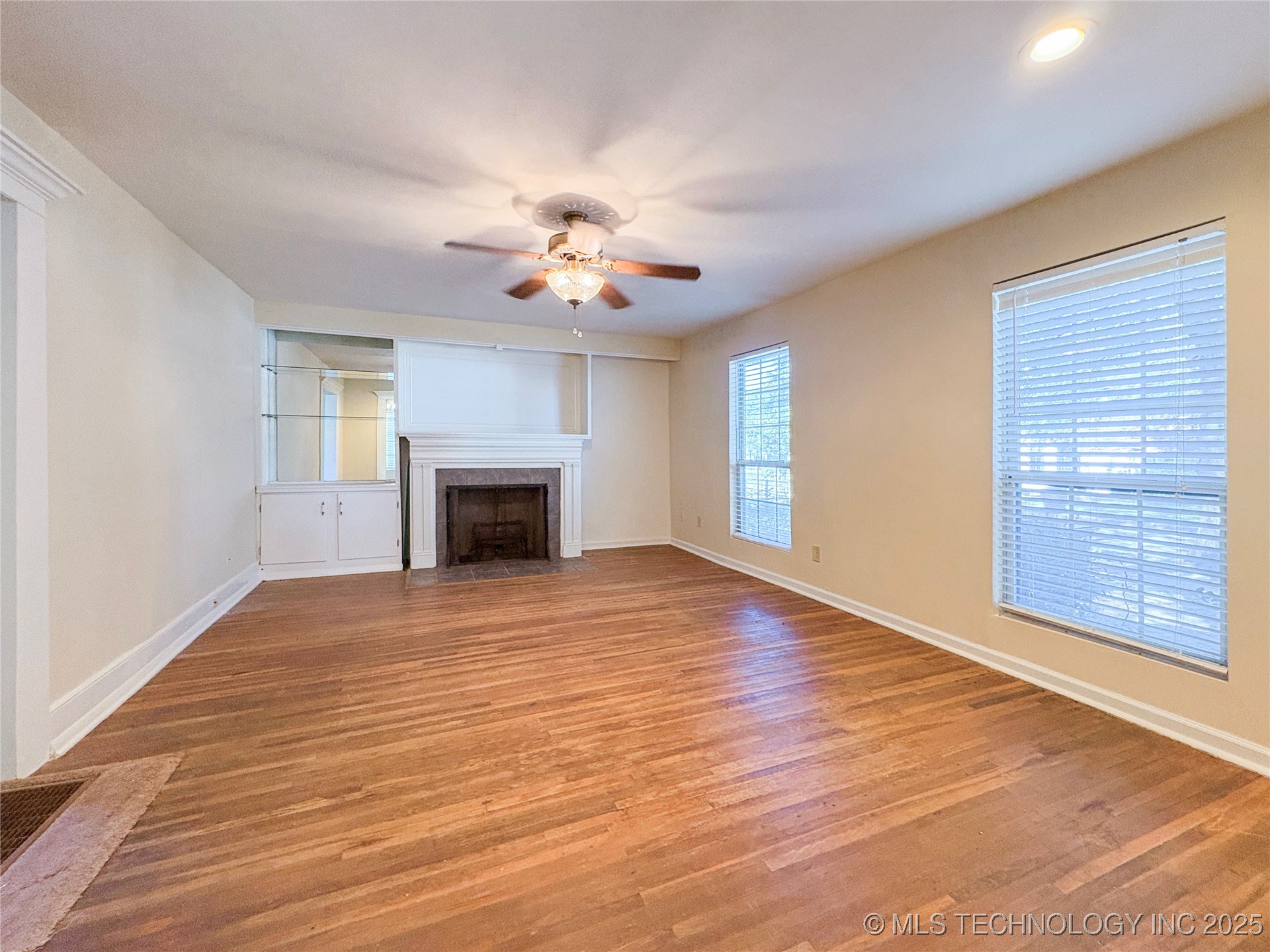 2220 W 40th Street Property Photo 4