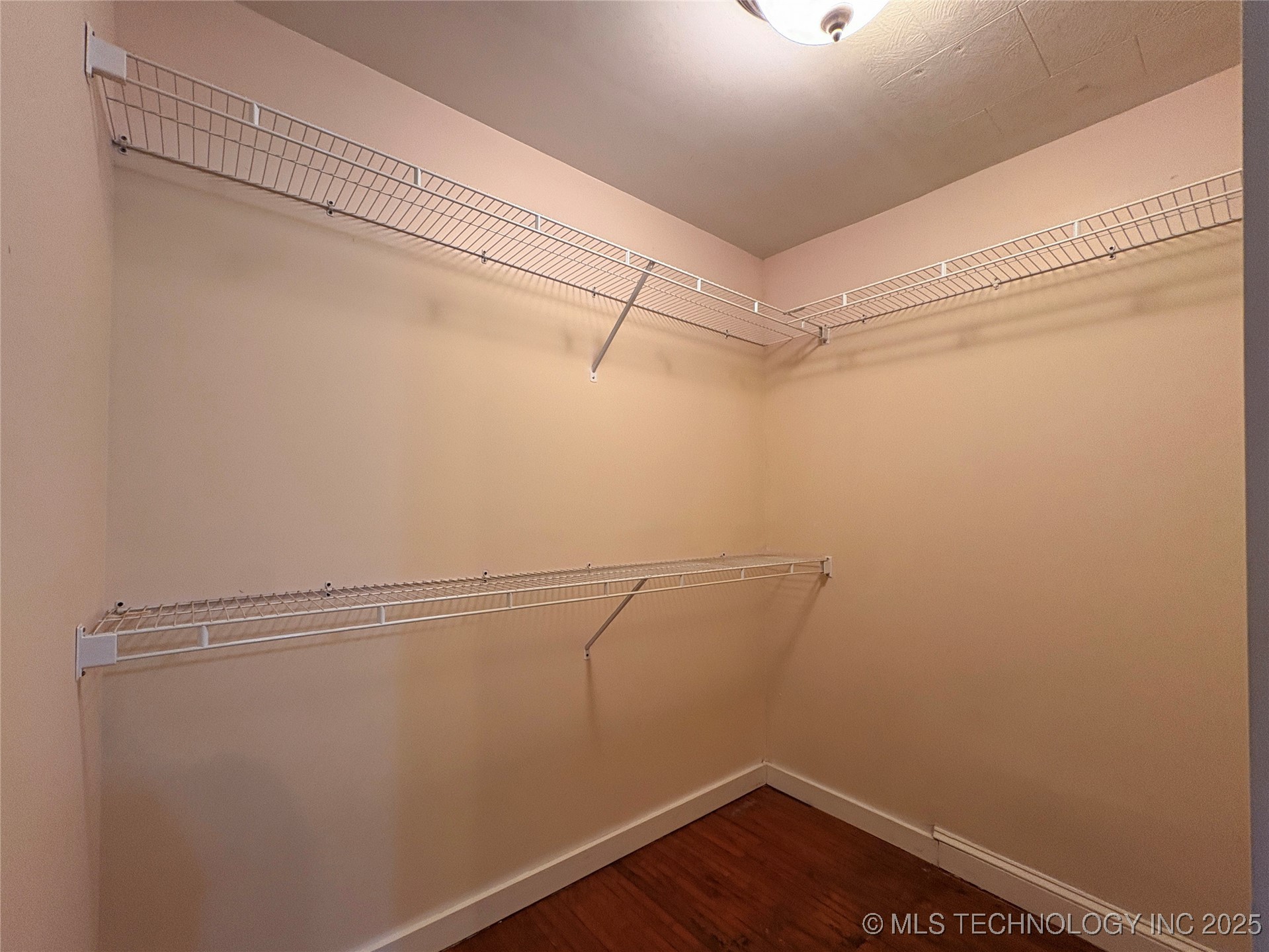 2220 W 40th Street Property Photo 9