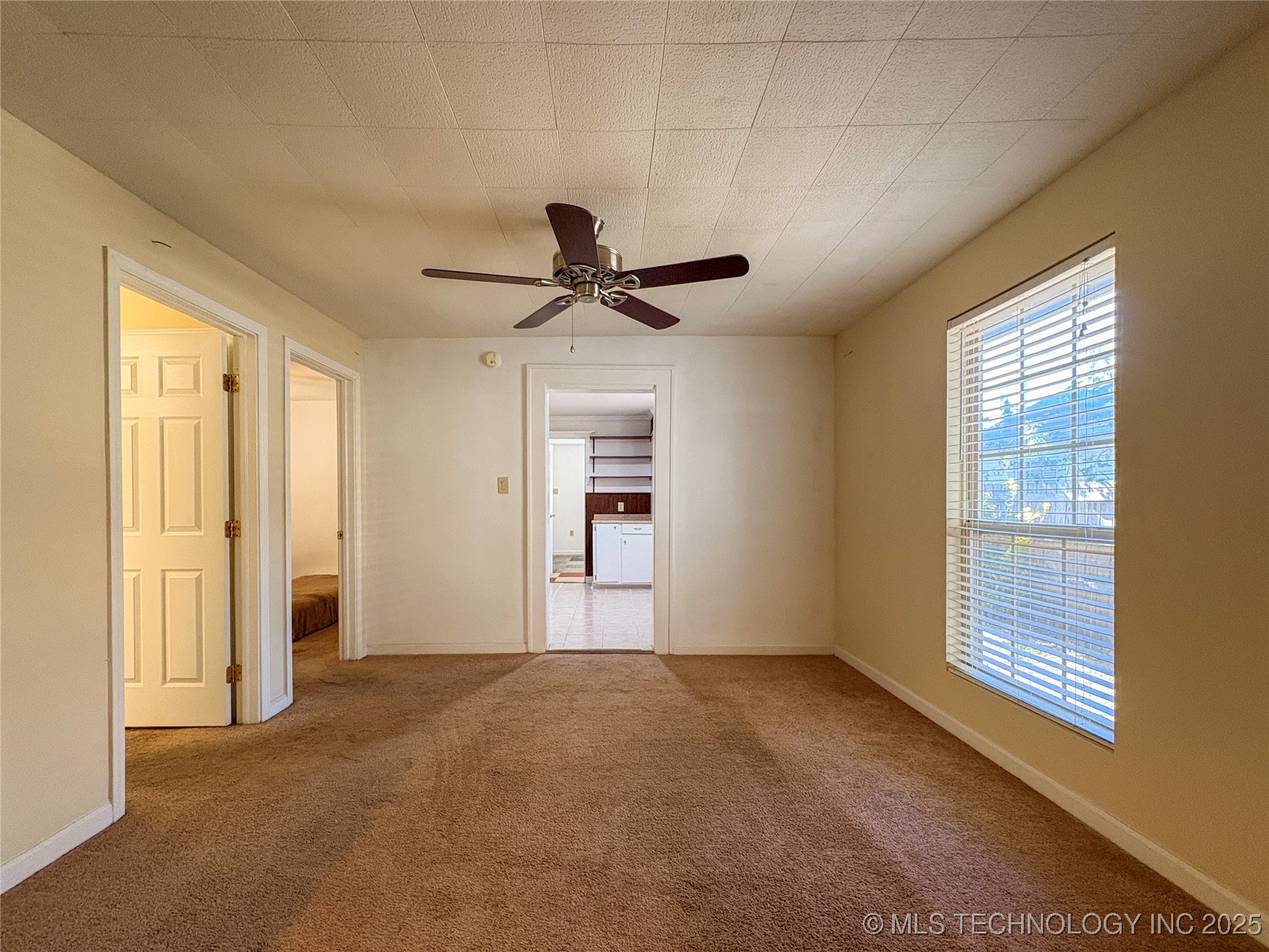 2220 W 40th Street Property Photo 10