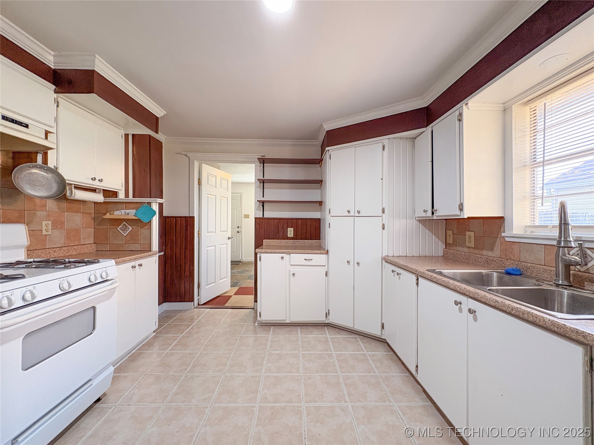 2220 W 40th Street Property Photo 11