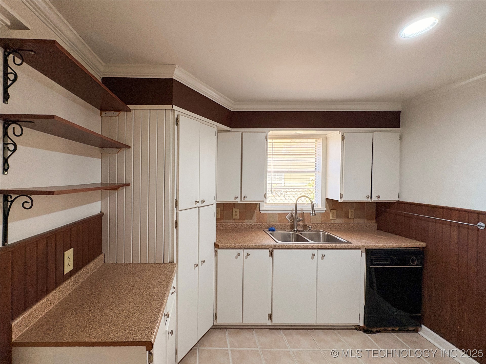 2220 W 40th Street Property Photo 12