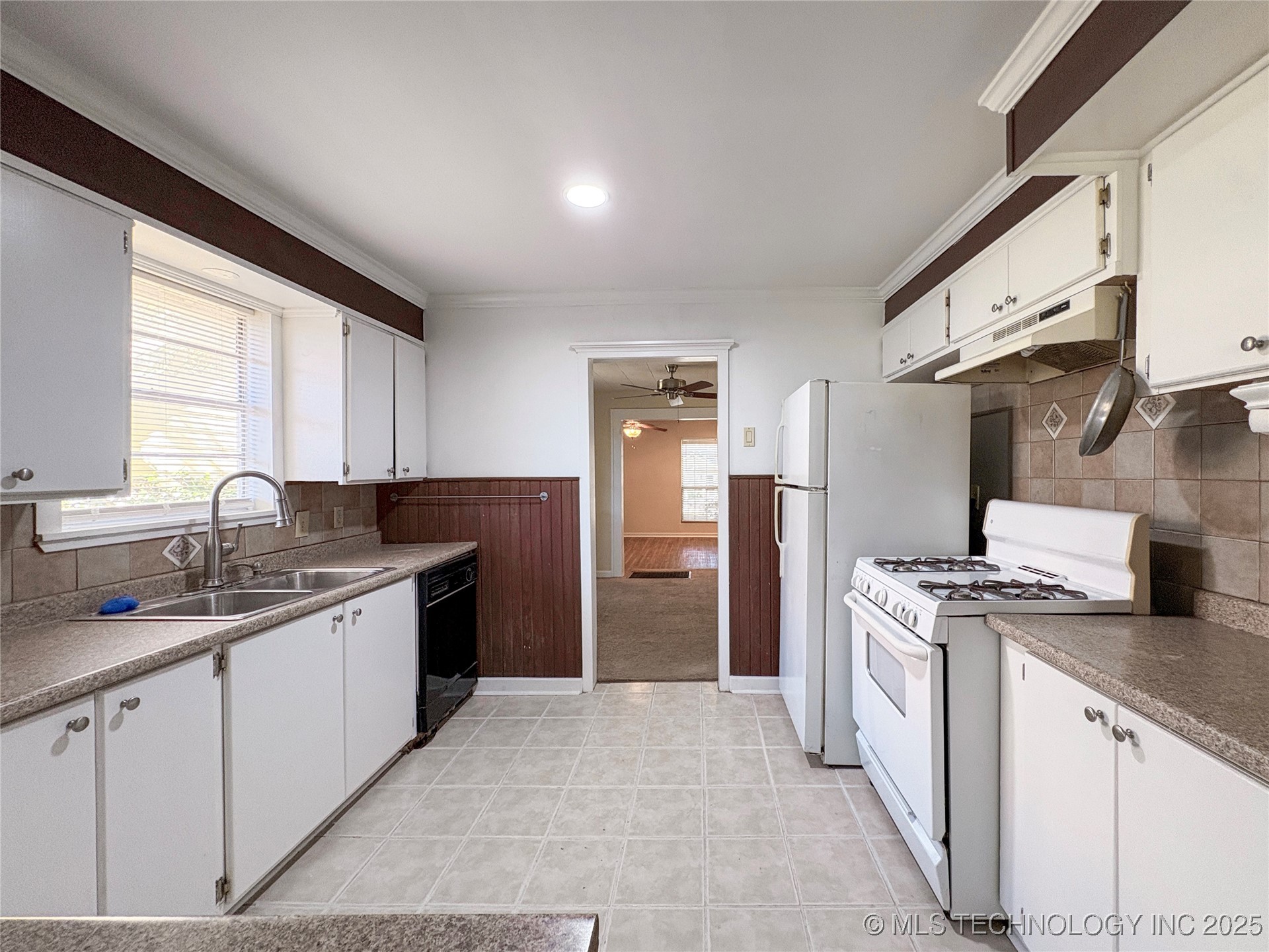 2220 W 40th Street Property Photo 13