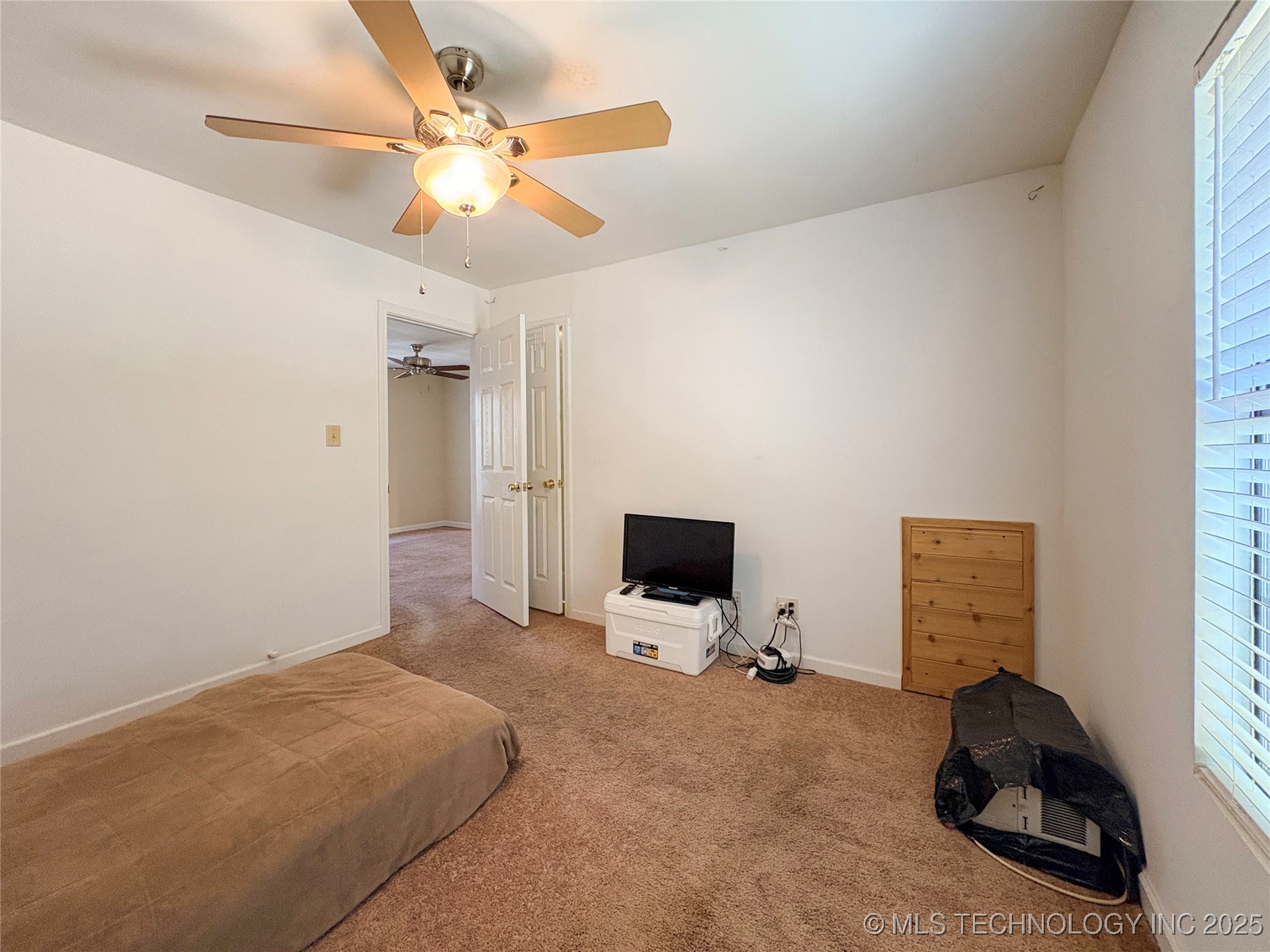 2220 W 40th Street Property Photo 17