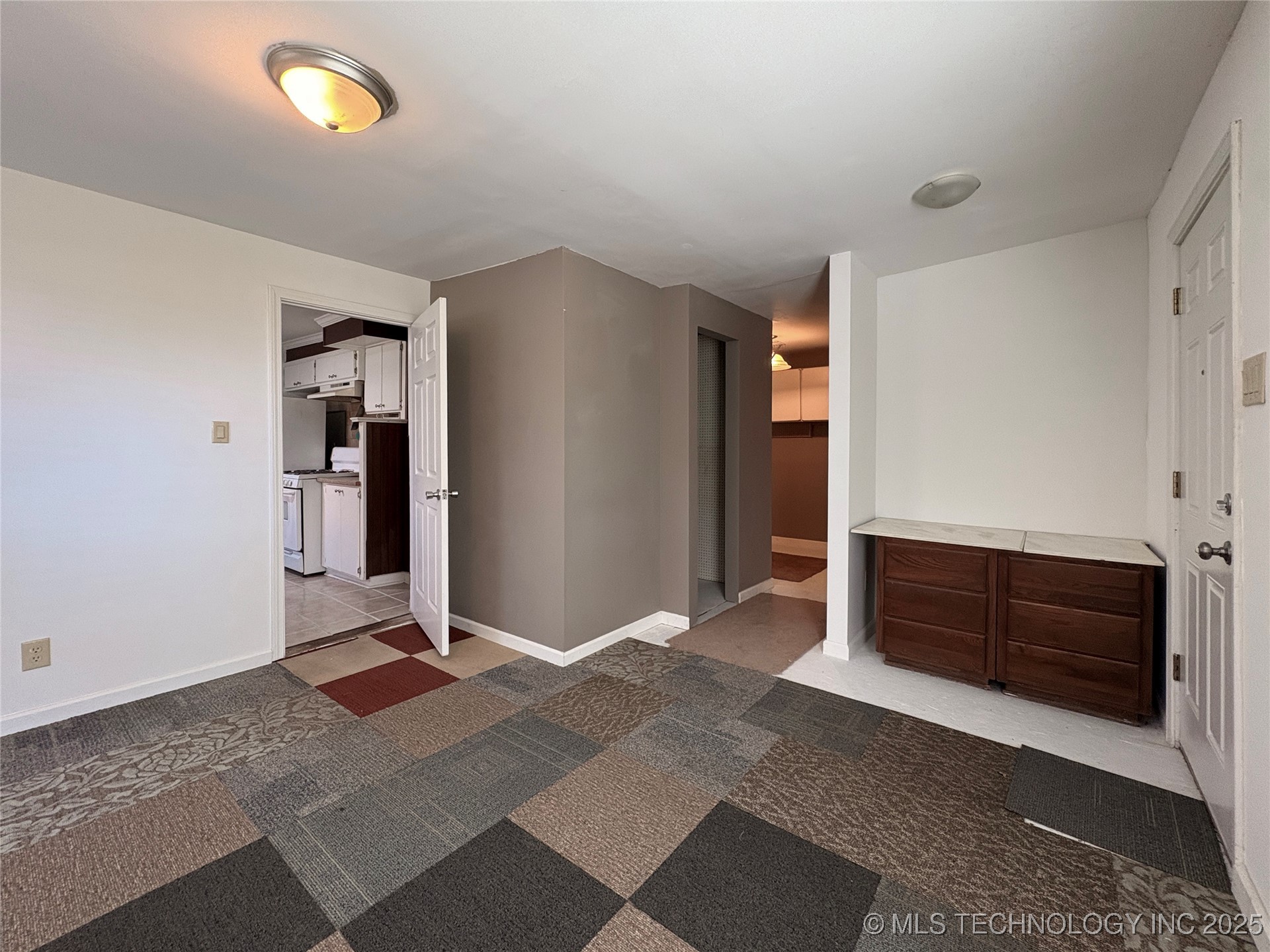 2220 W 40th Street Property Photo 19