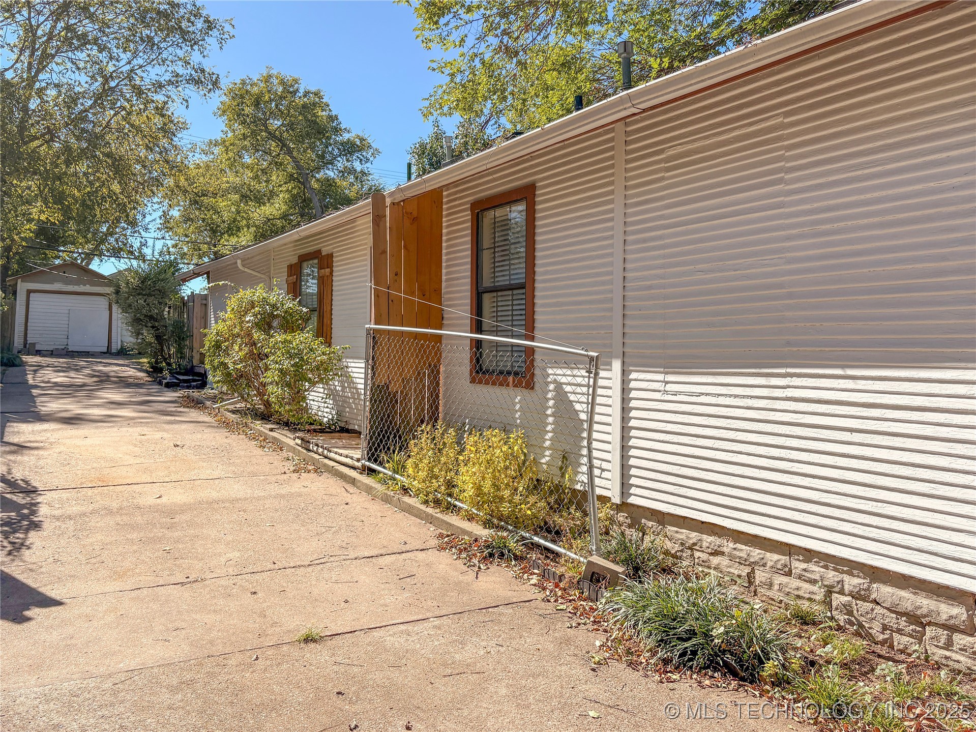 2220 W 40th Street Property Photo 25