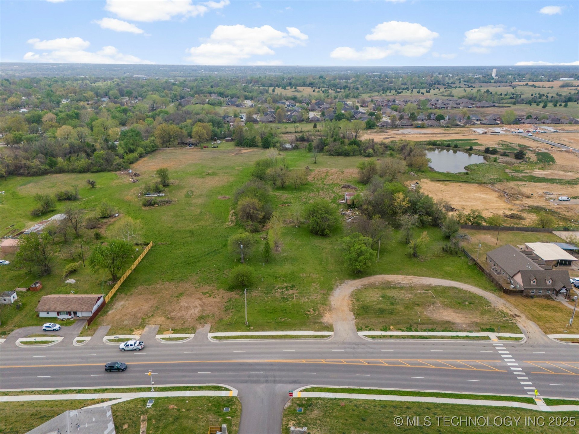 2301 W Broadway Street Property Photo 6