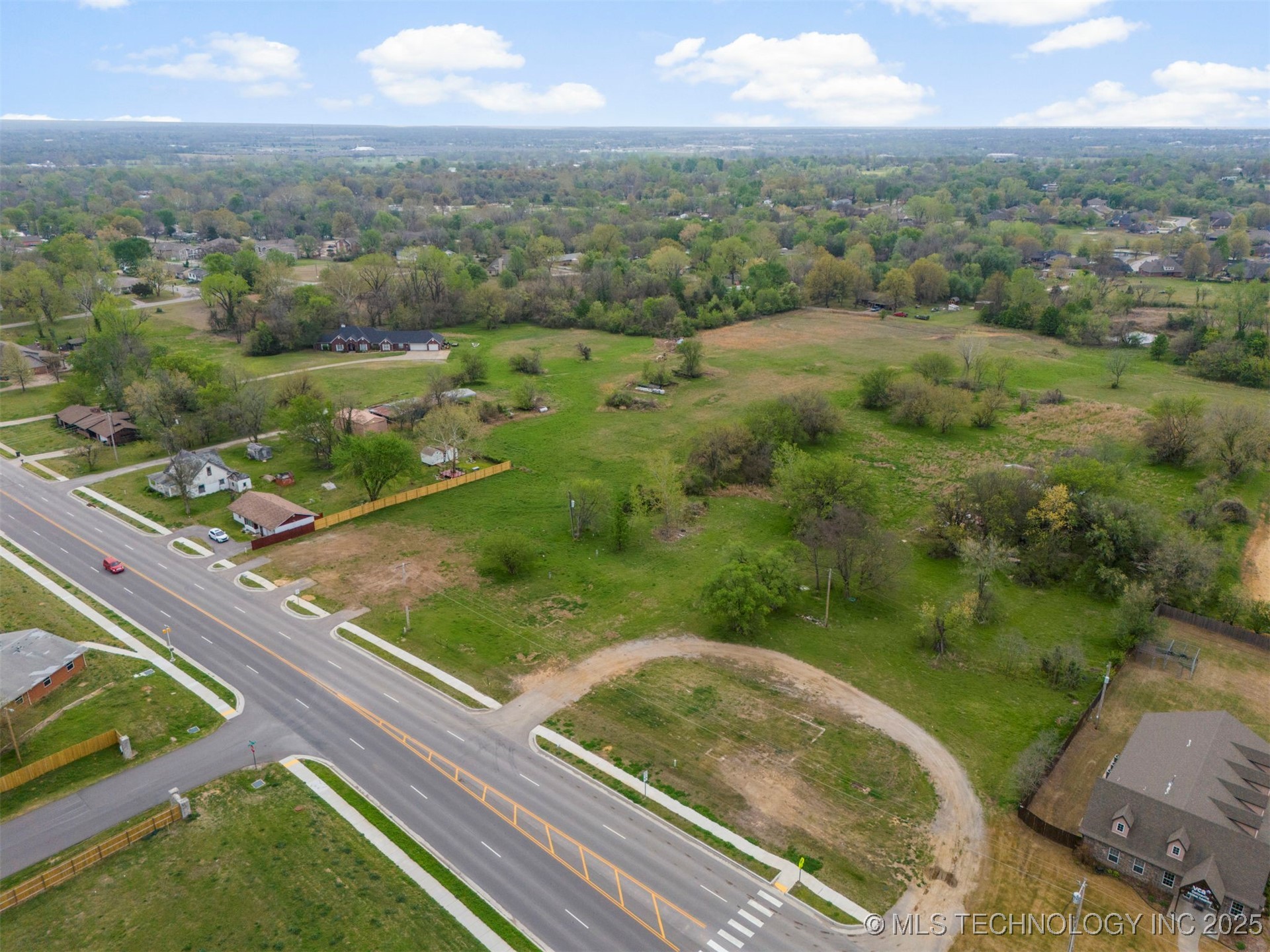 2301 W Broadway Street Property Photo 7