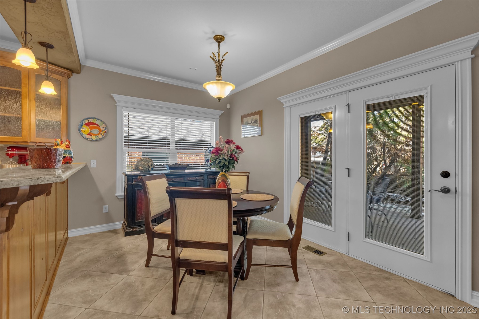 1204 W Fargo Lane Property Photo 15