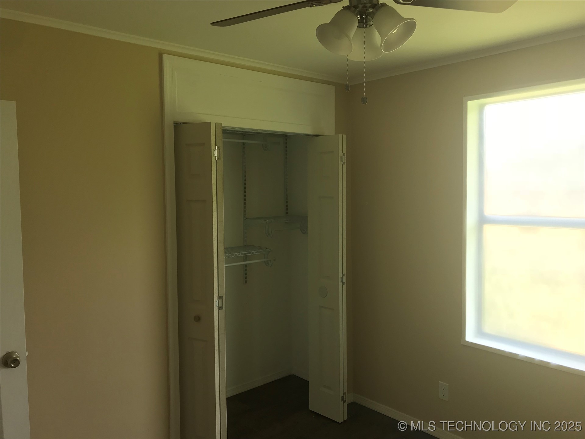 408 E 40th Place North Property Photo 7