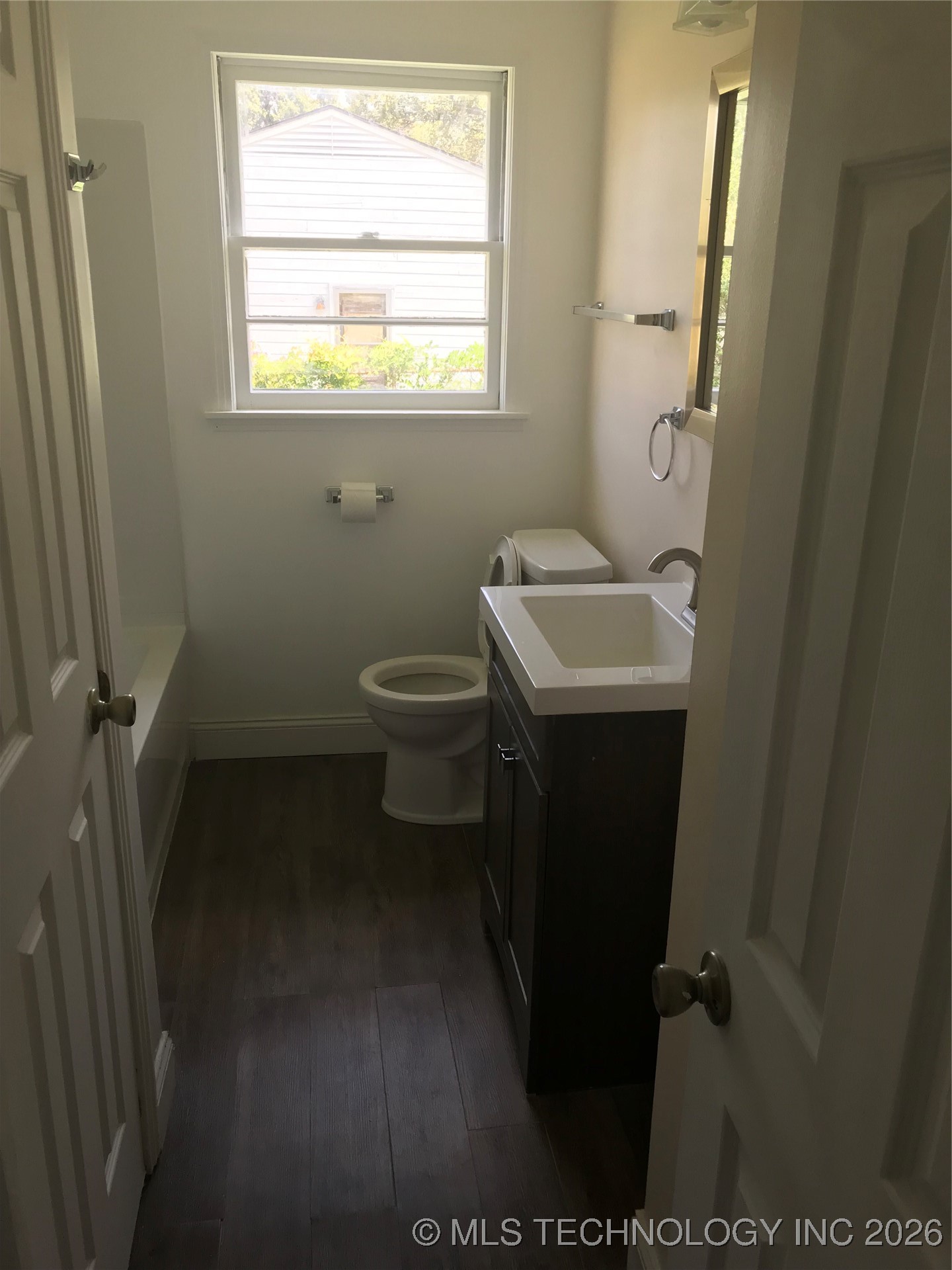 408 E 40th Place North Property Photo 9