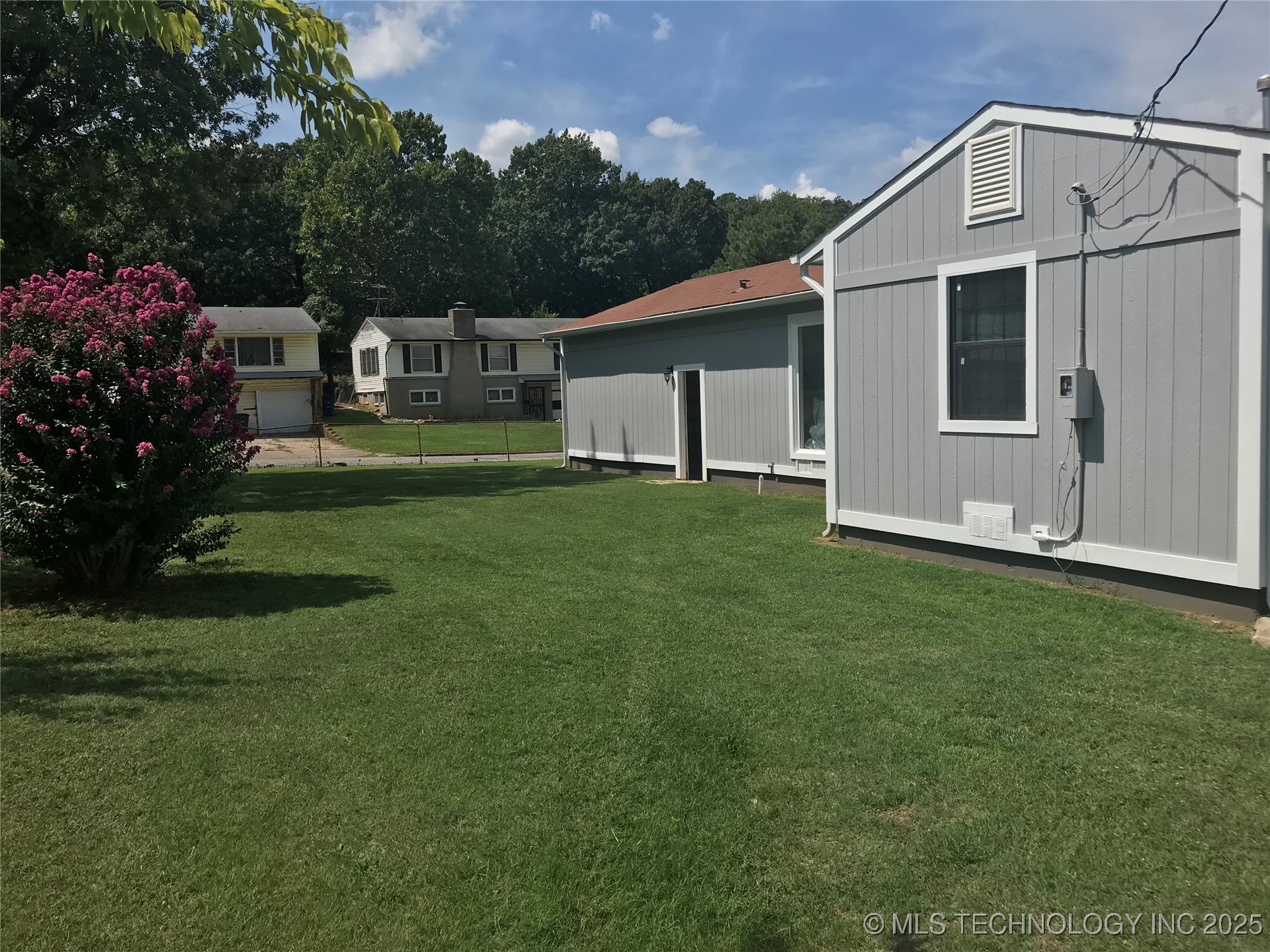 408 E 40th Place North Property Photo 10