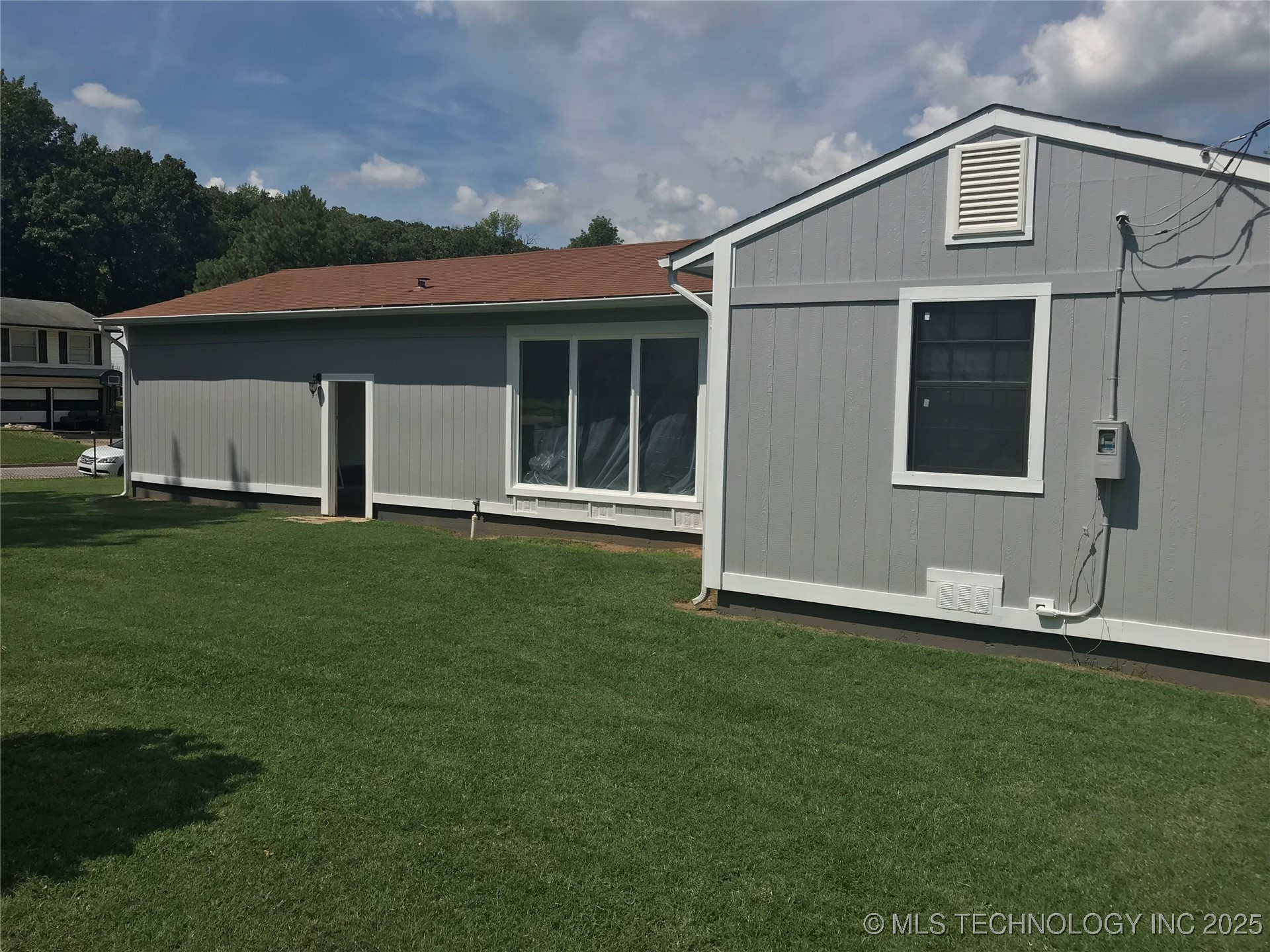 408 E 40th Place North Property Photo 11