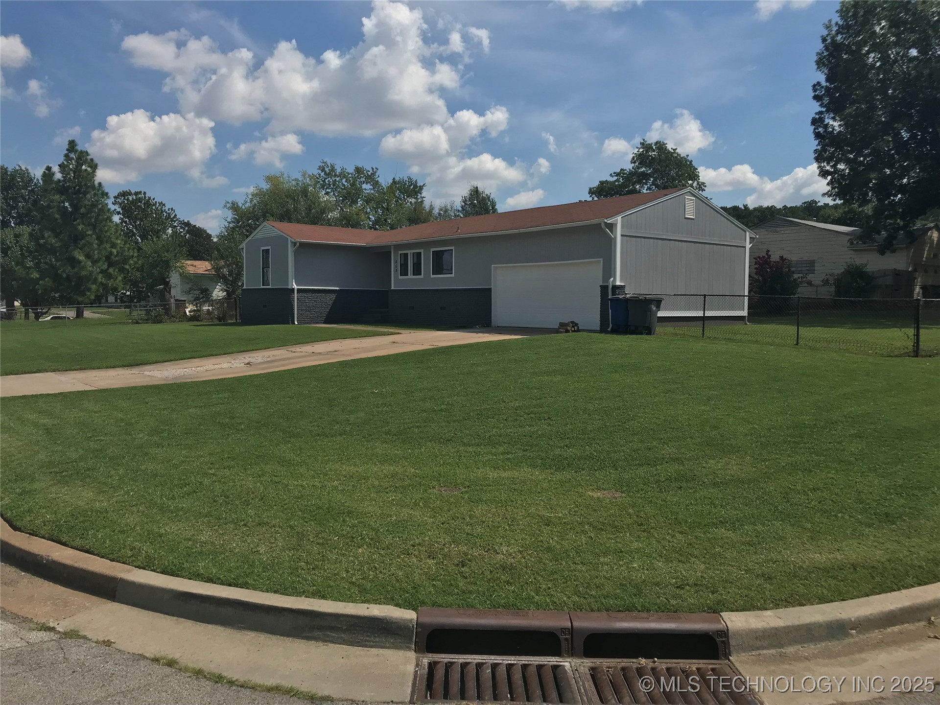 408 E 40th Place North Property Photo 12