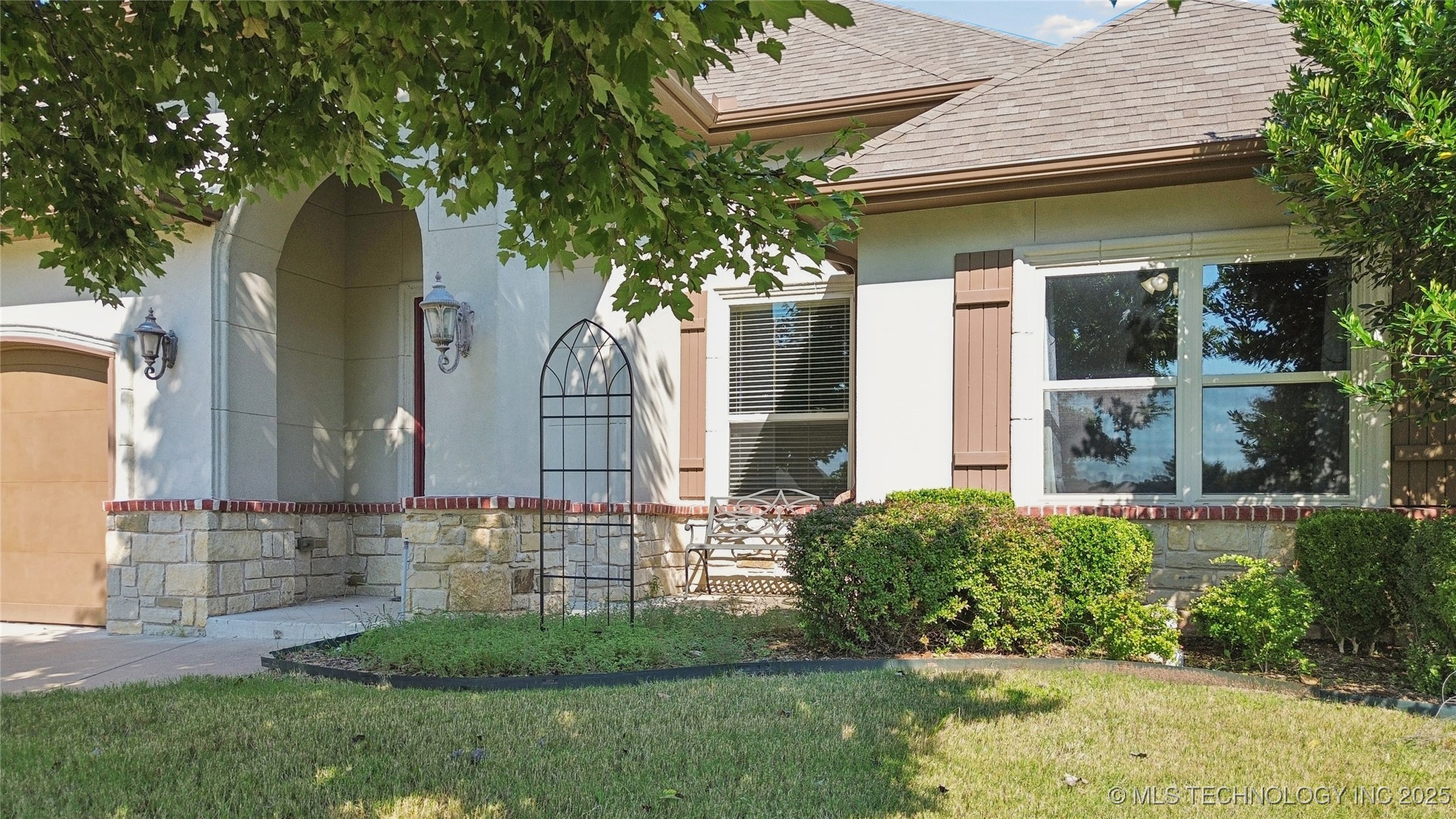 11285 S 73rd Place Property Photo 2