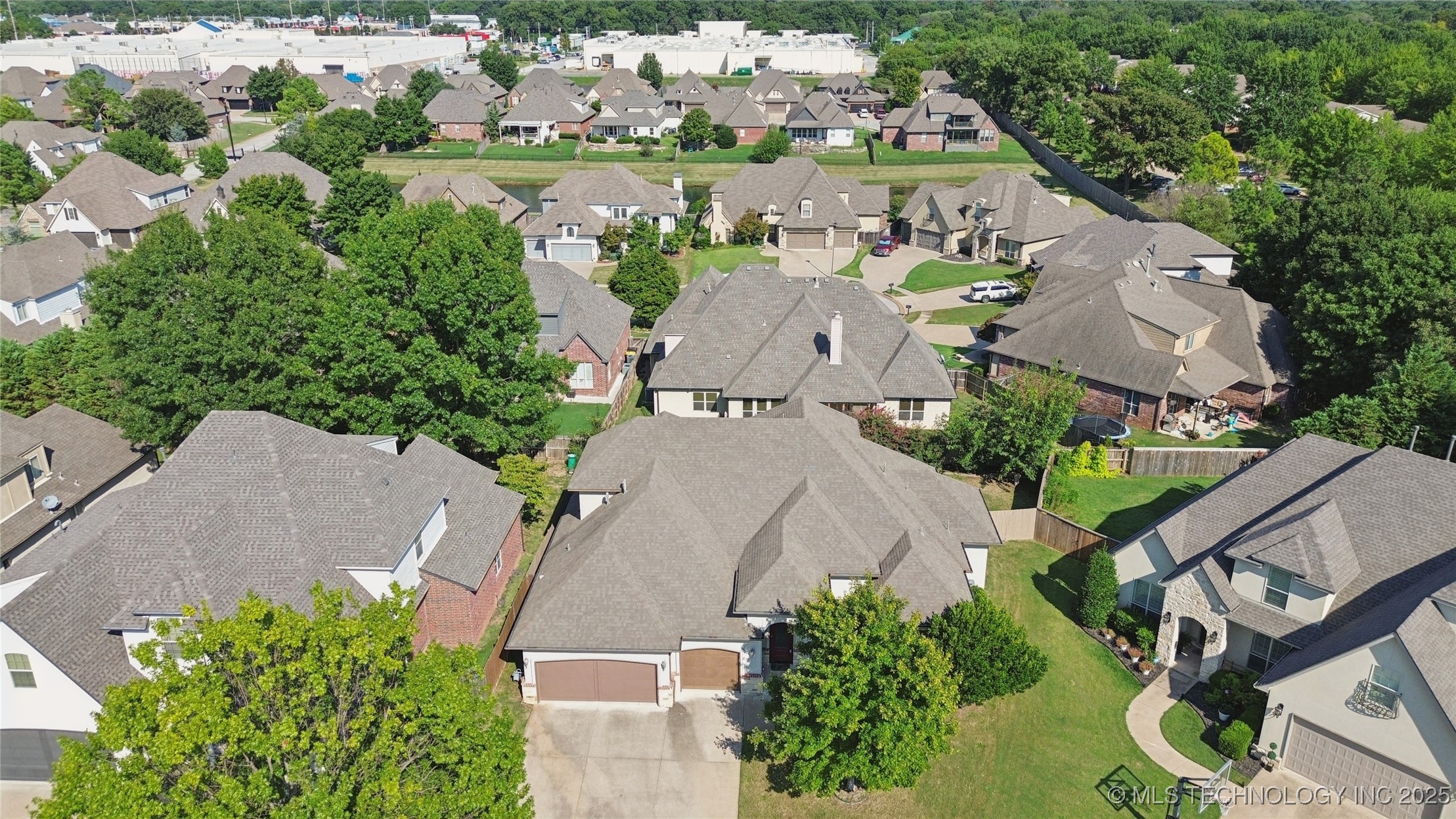 11285 S 73rd Place Property Photo 4