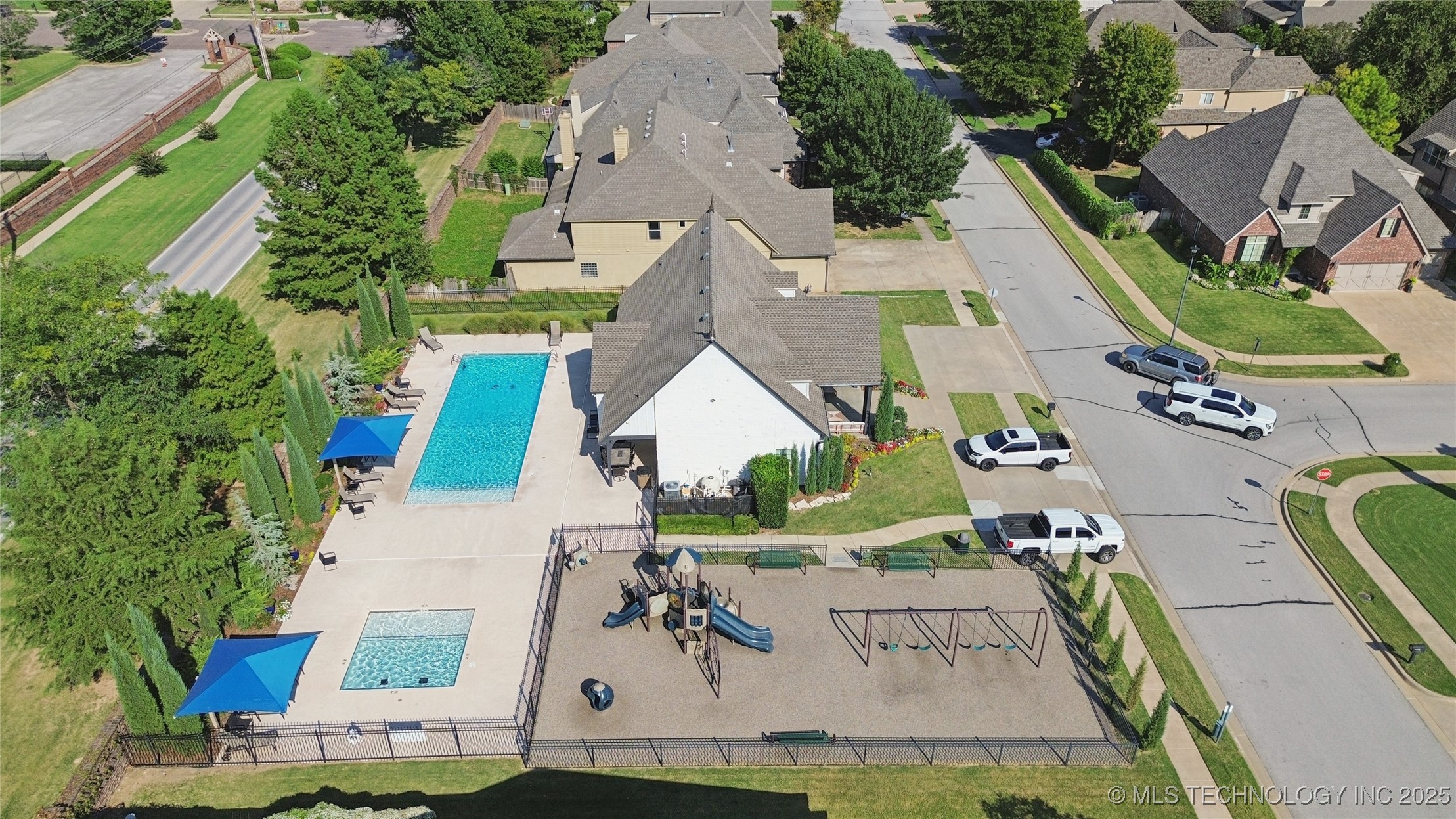 11285 S 73rd Place Property Photo 6