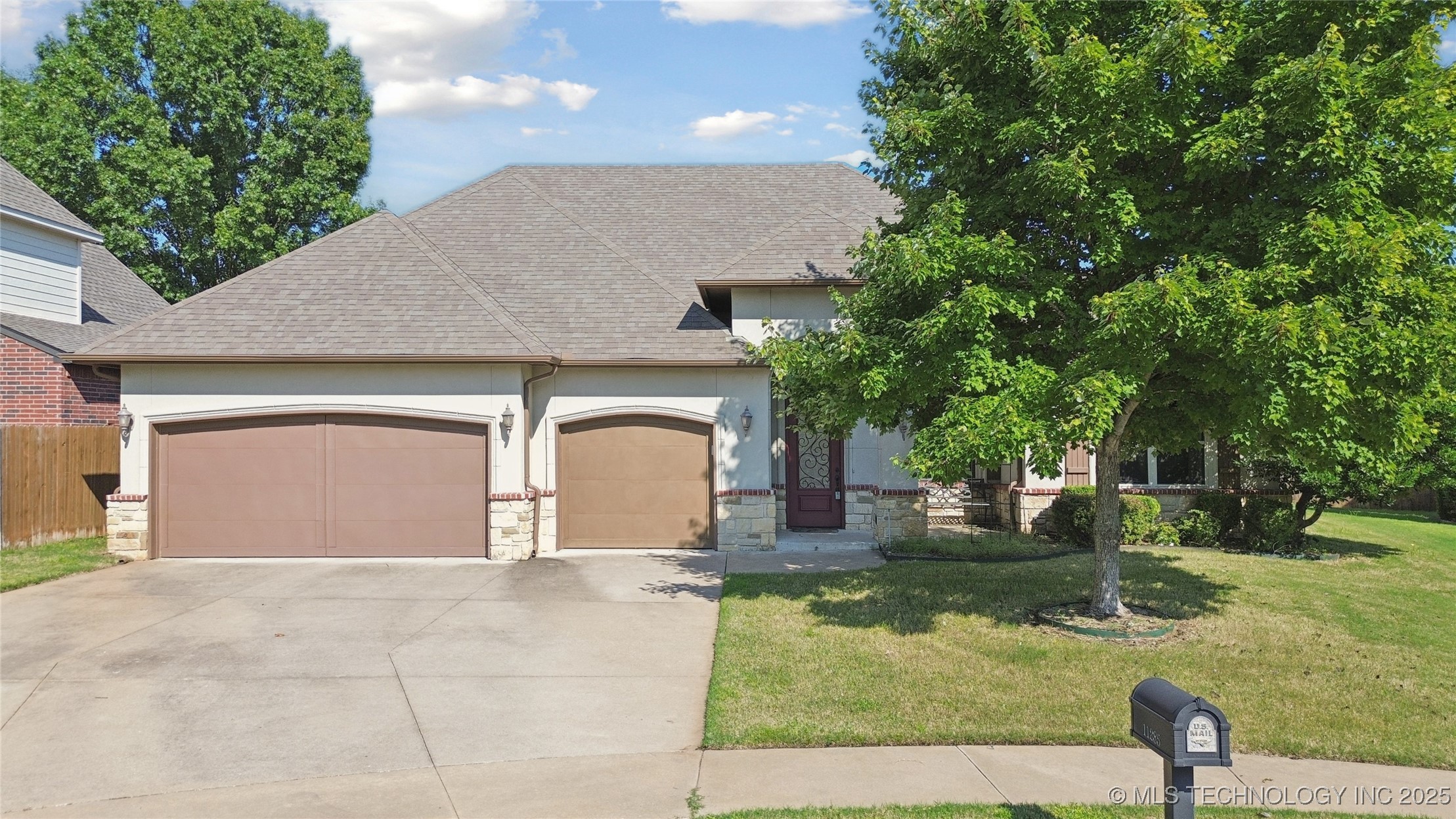 11285 S 73rd Place Property Photo 7