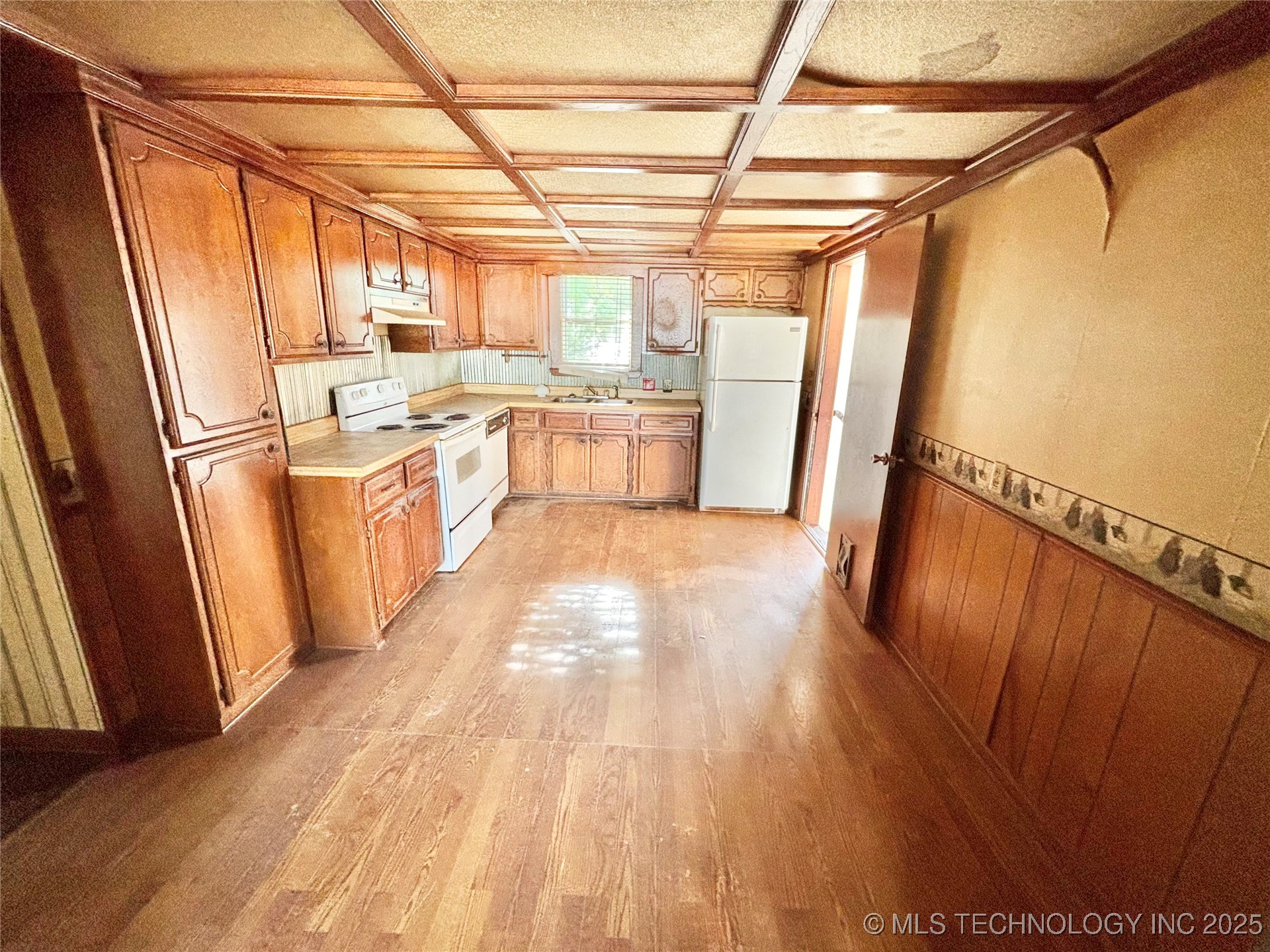 900 E Main Property Photo 7