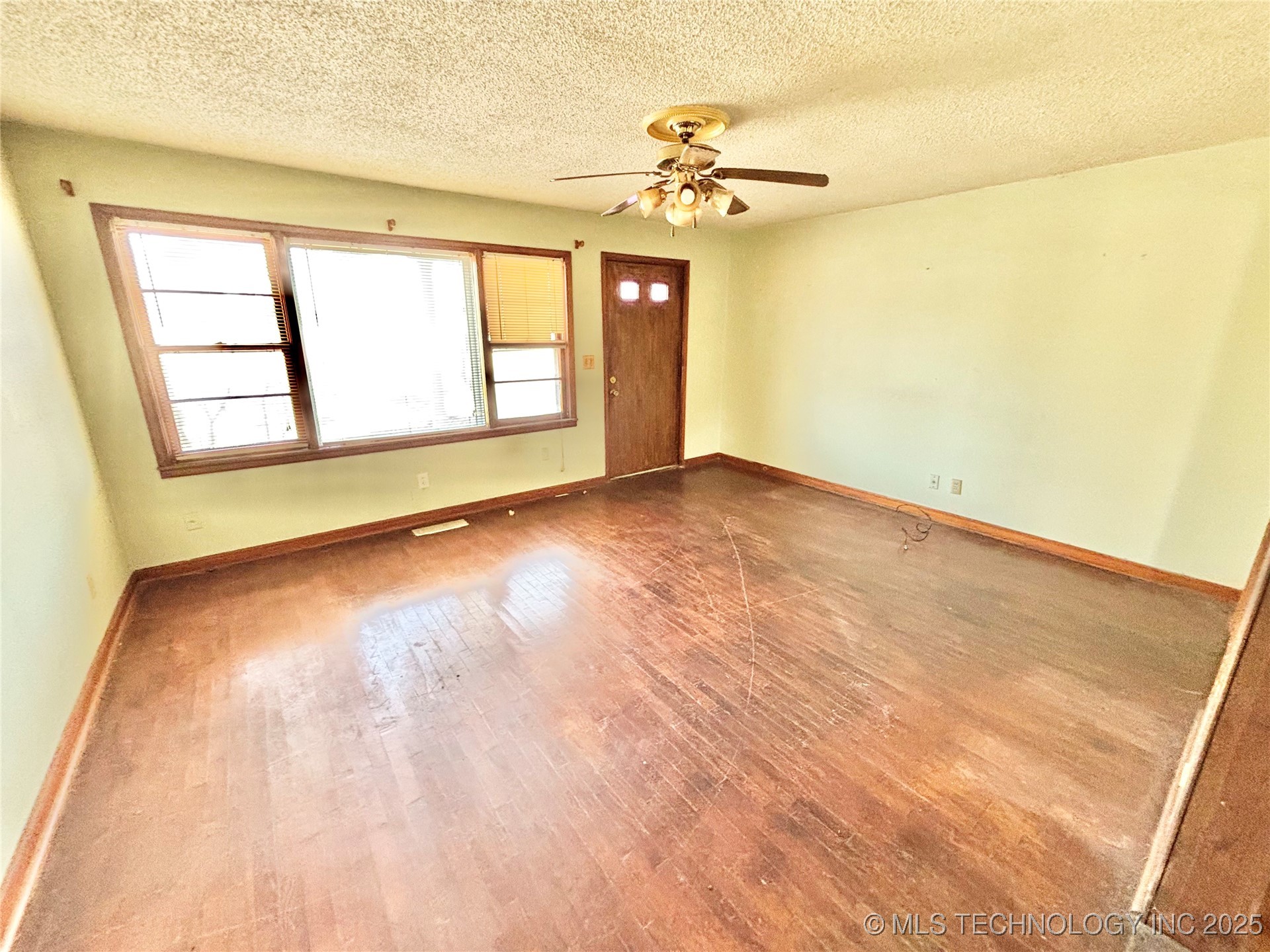 900 E Main Property Photo 8