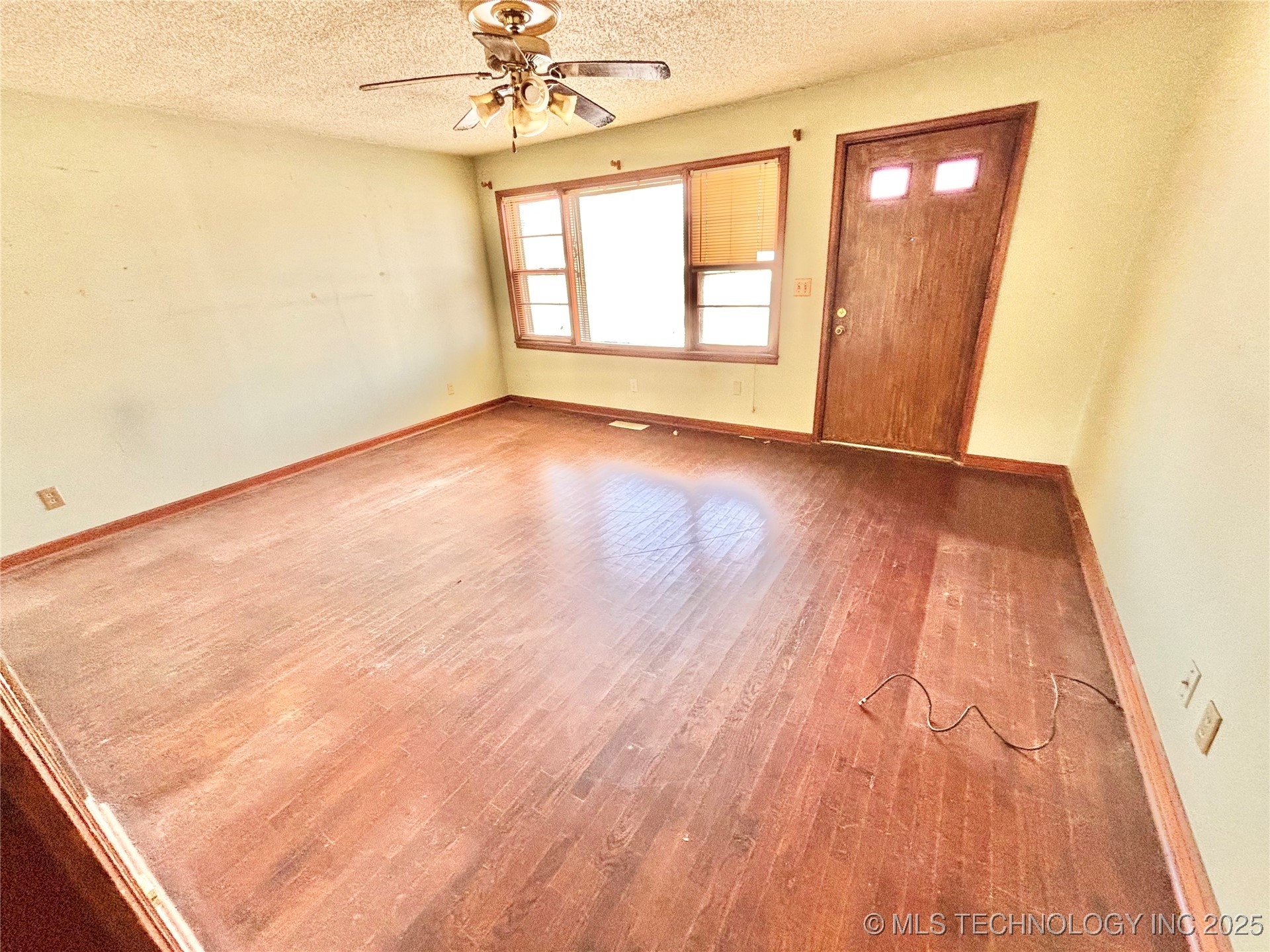 900 E Main Property Photo 9