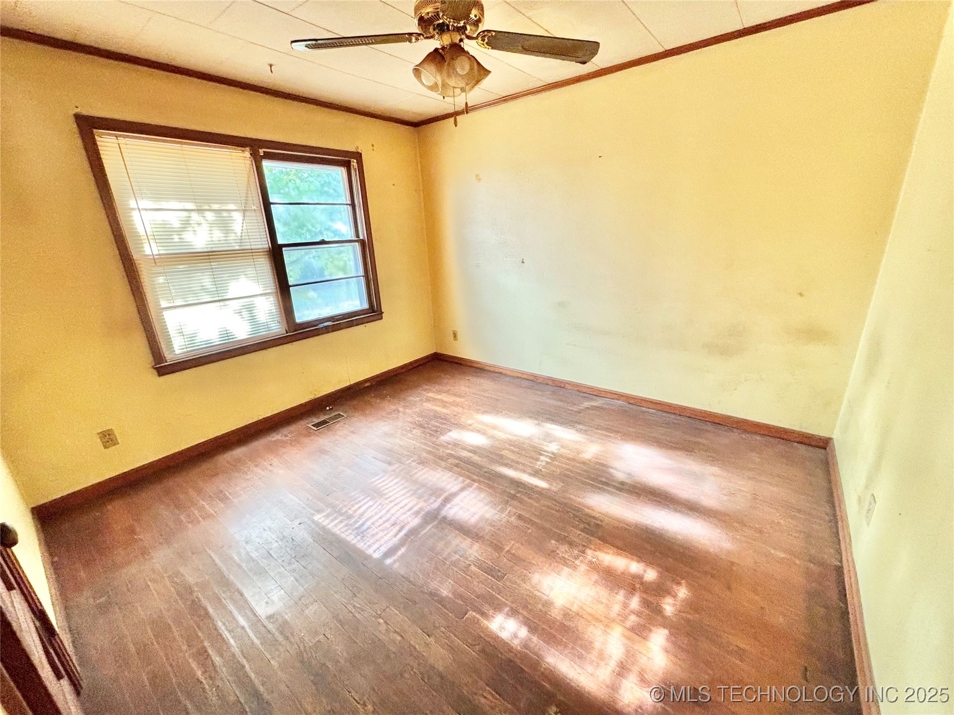 900 E Main Property Photo 11