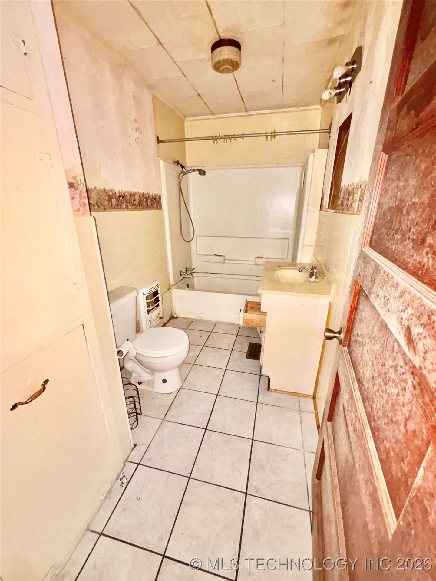 900 E Main Property Photo 14