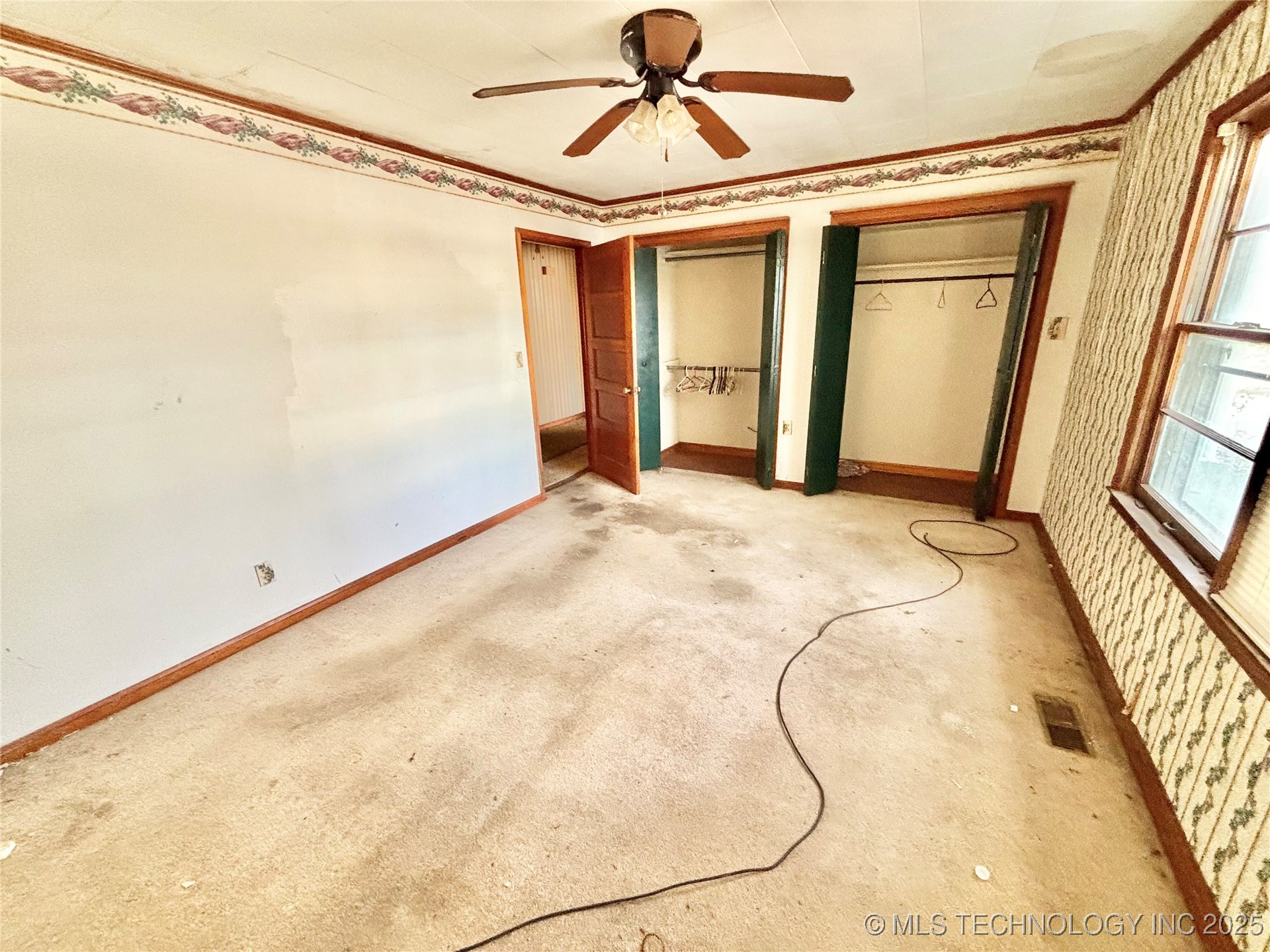 900 E Main Property Photo 15