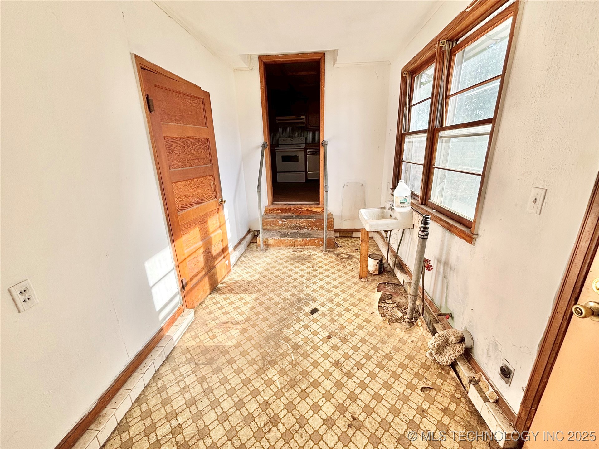 900 E Main Property Photo 17