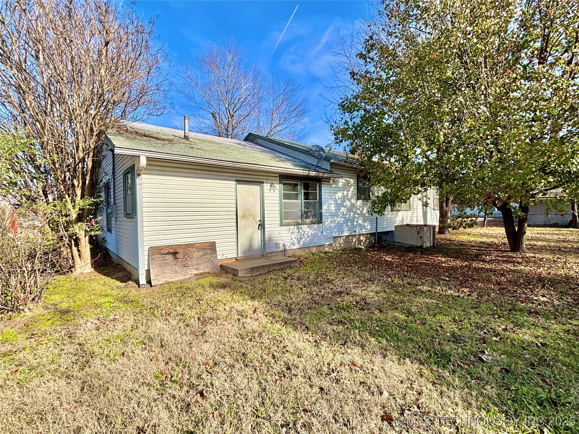 900 E Main Property Photo 21