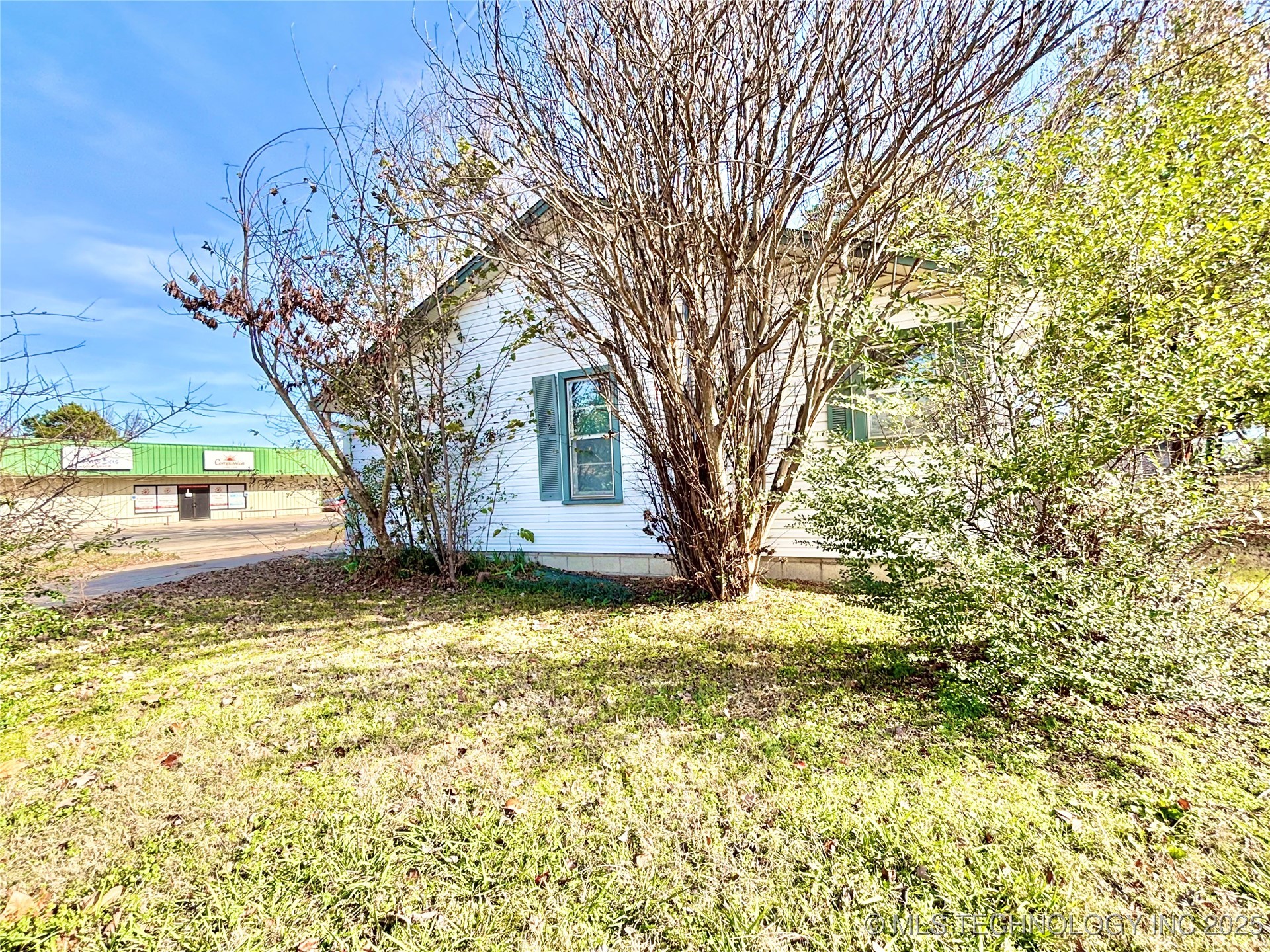 900 E Main Property Photo 22