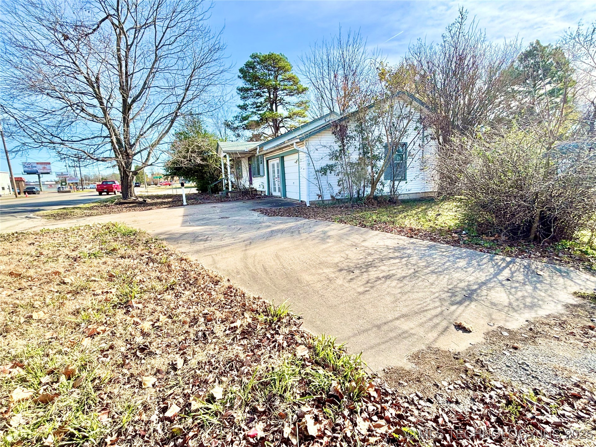 900 E Main Property Photo 24