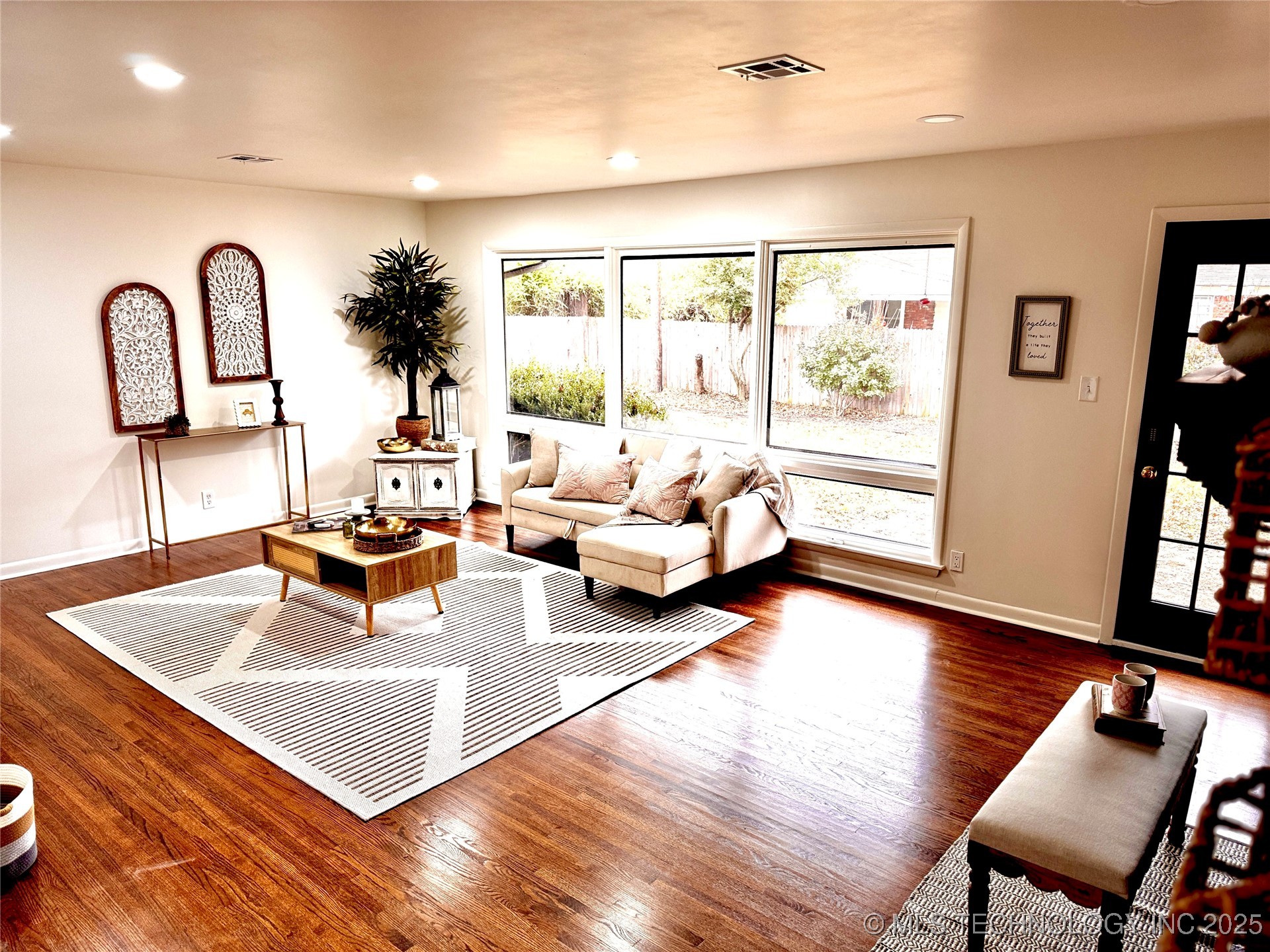 4320 E 60th Street Property Photo 3