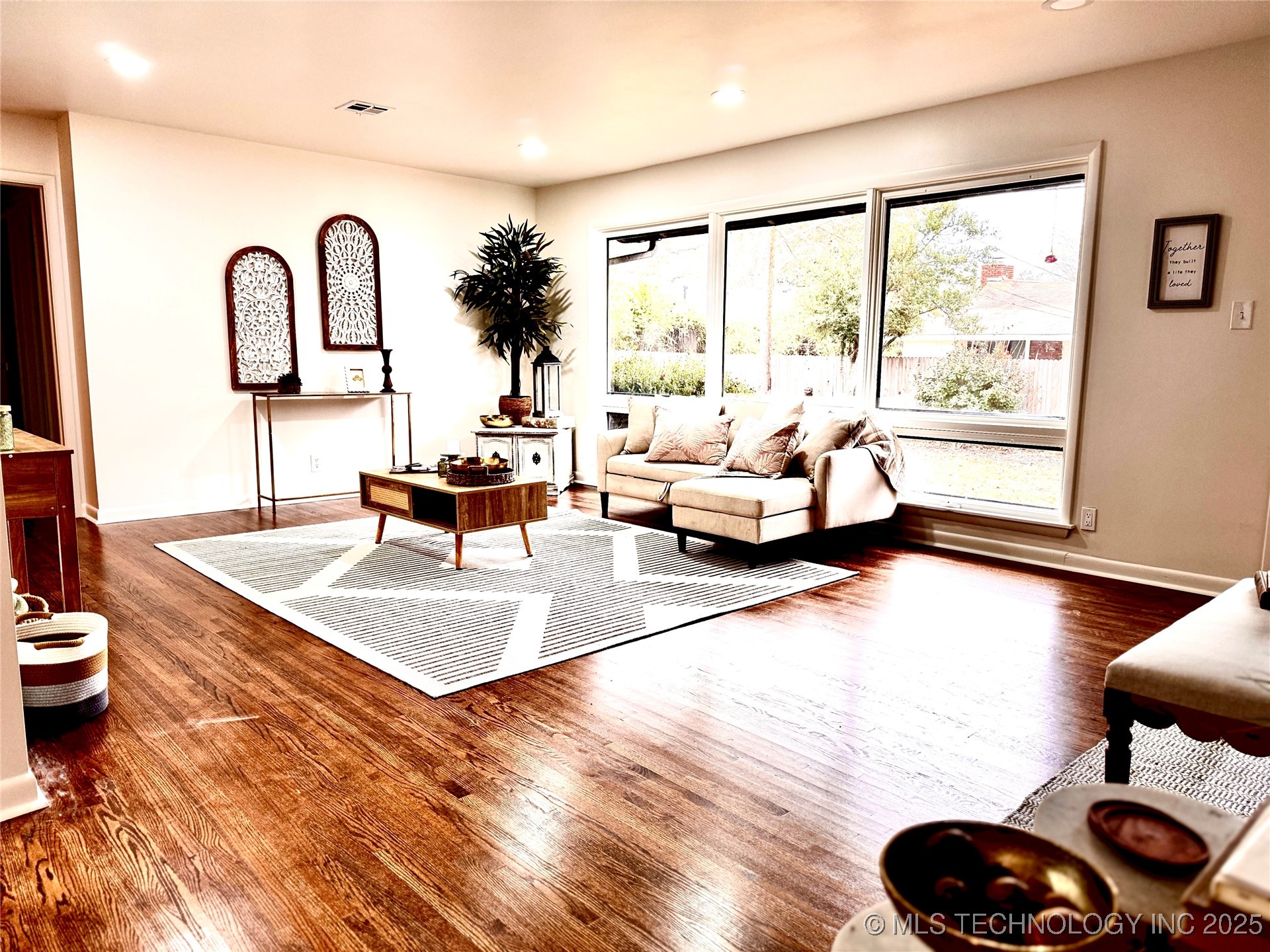 4320 E 60th Street Property Photo 4