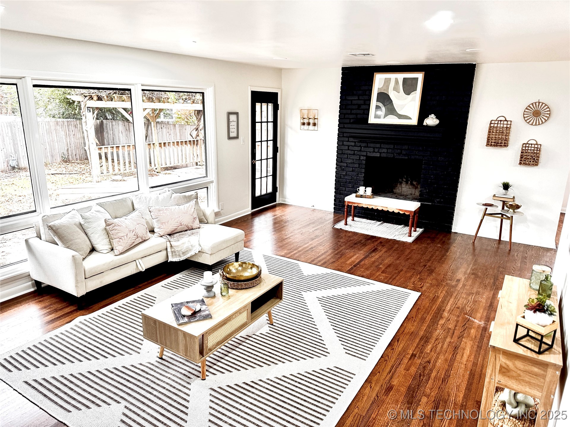 4320 E 60th Street Property Photo 5