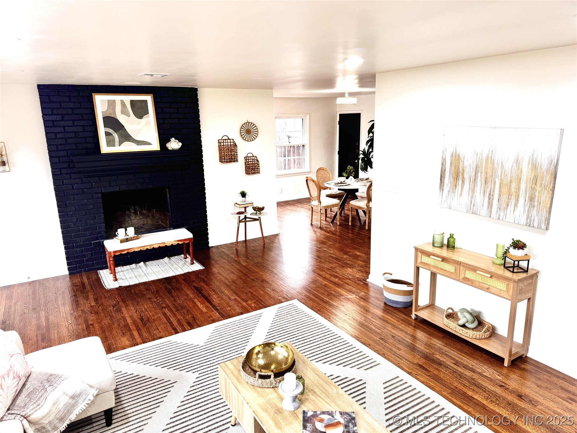 4320 E 60th Street Property Photo 6