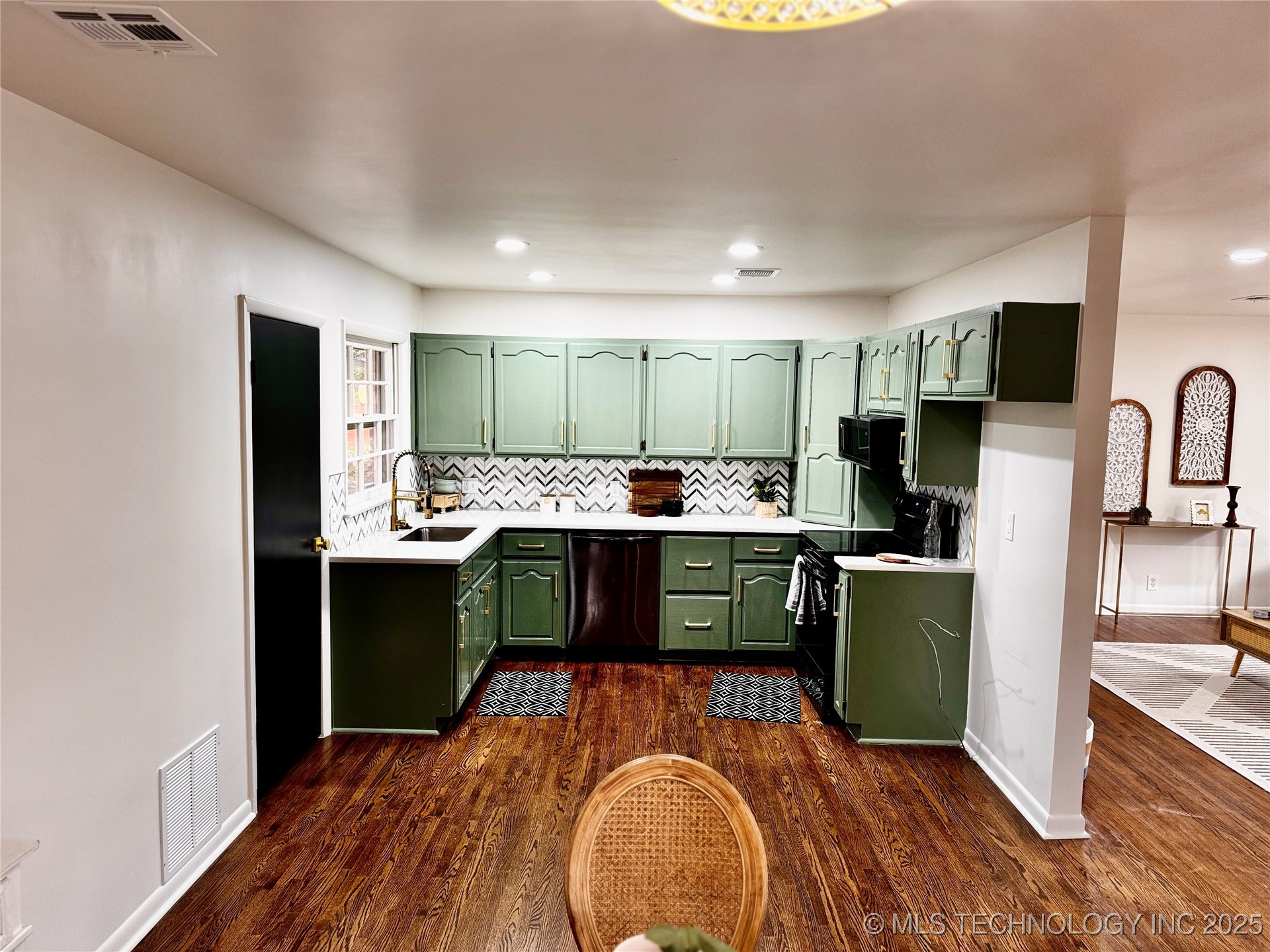 4320 E 60th Street Property Photo 9